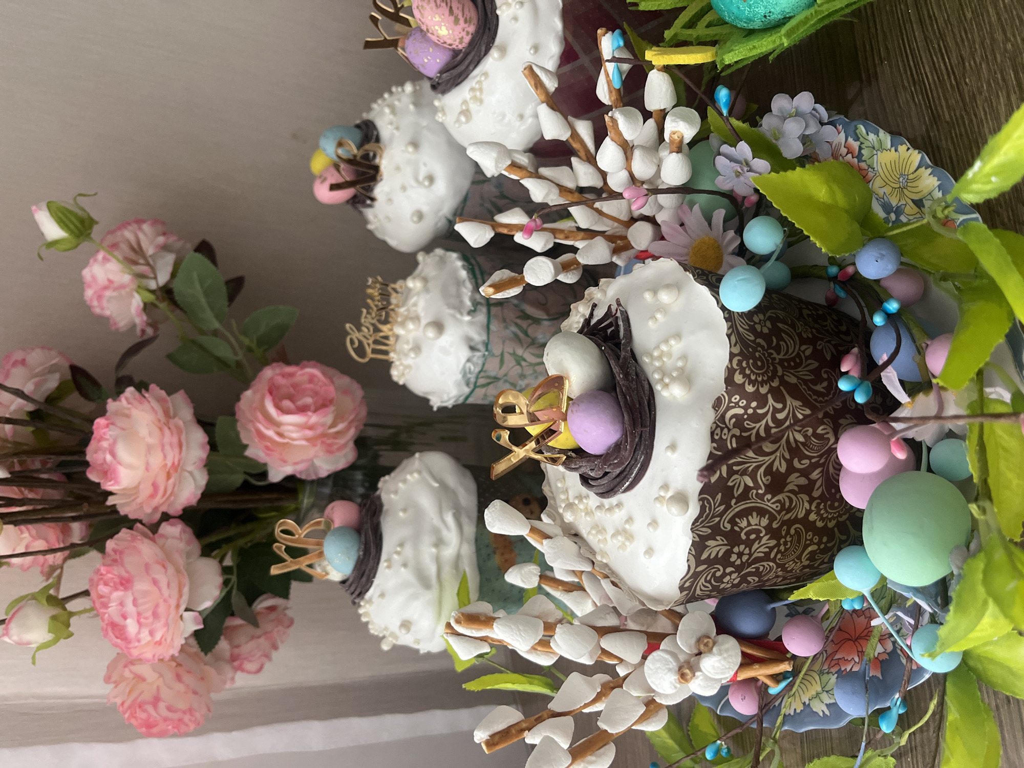 Easter morning preparations documented in Nizhnevartovsk home