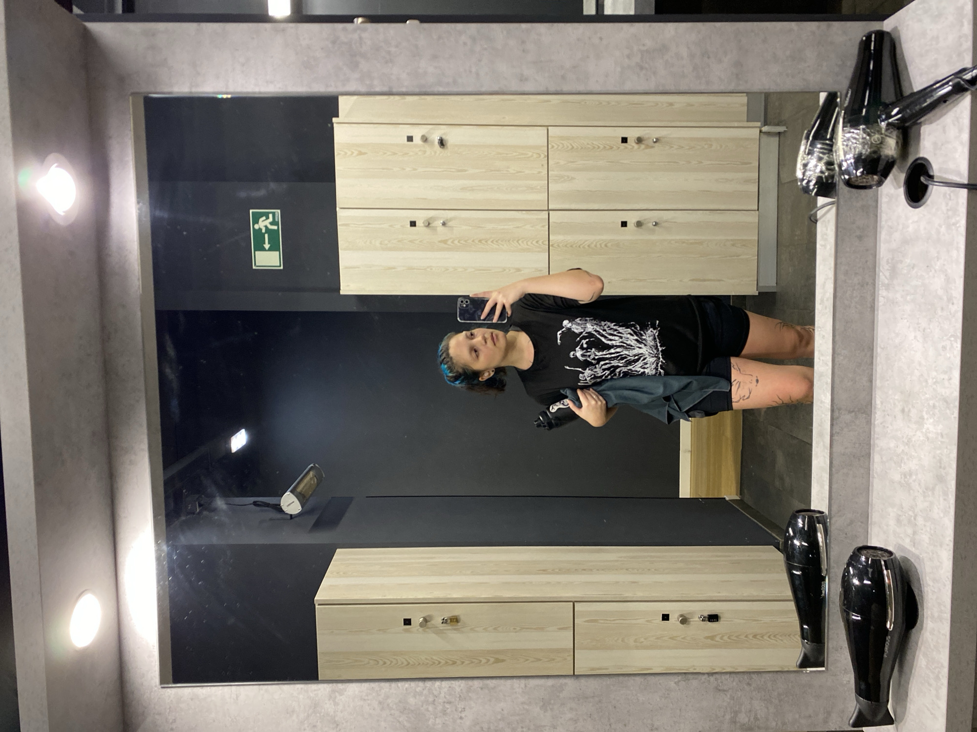 Morning gym session documented in Gijón fitness facility