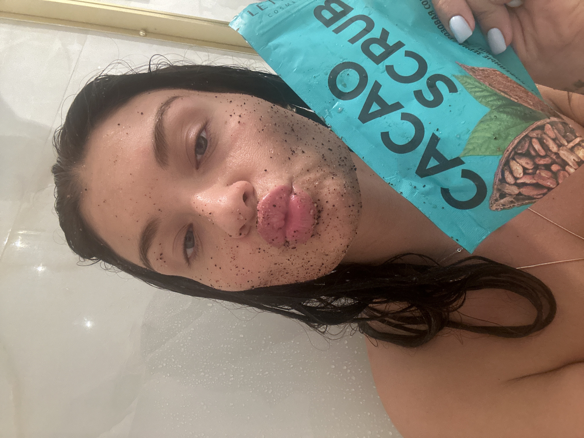 Woman takes bathroom selfie in Moscow