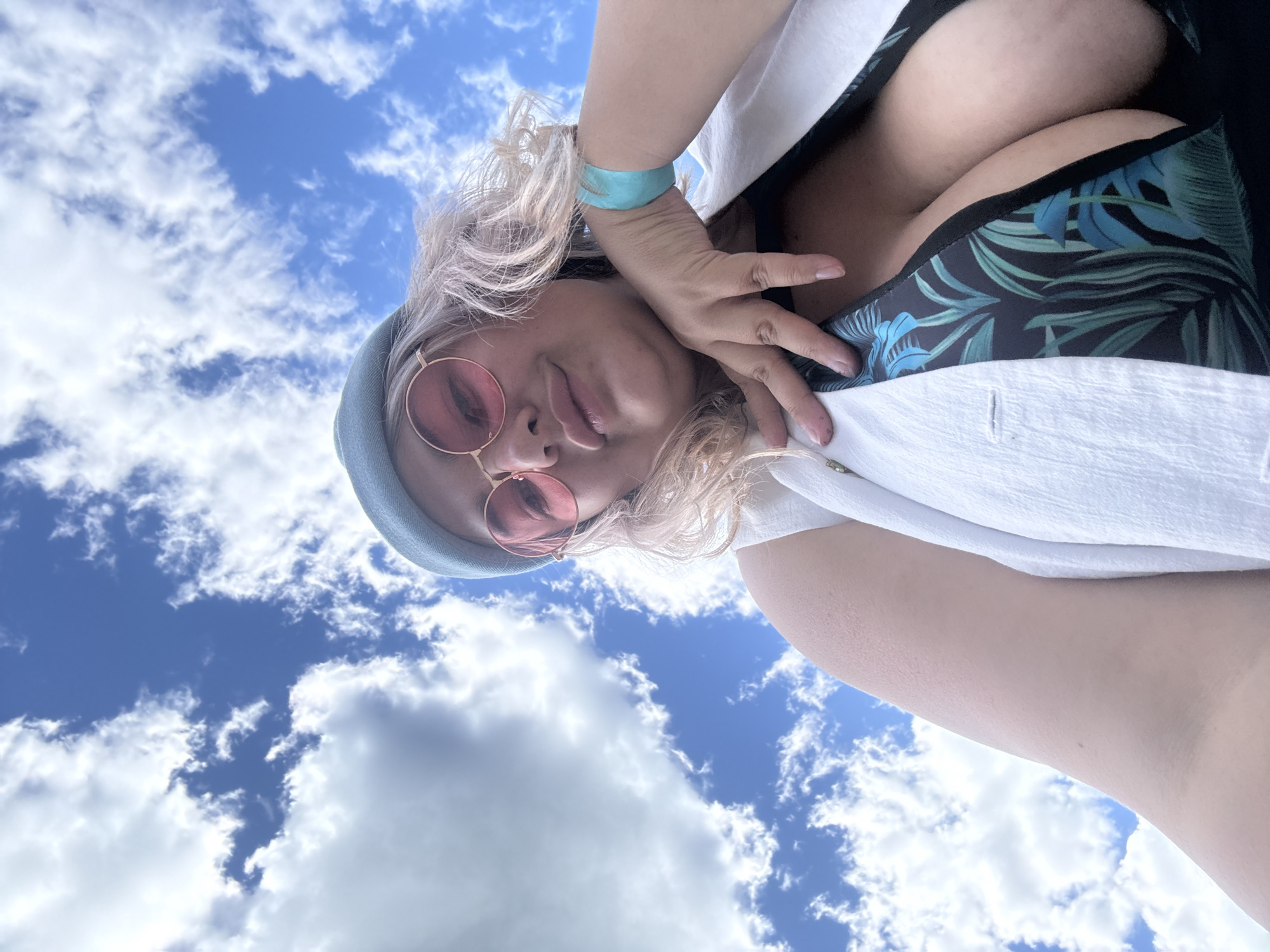 Outdoor painting party documented in Birobidzhan through selfies and setup shots