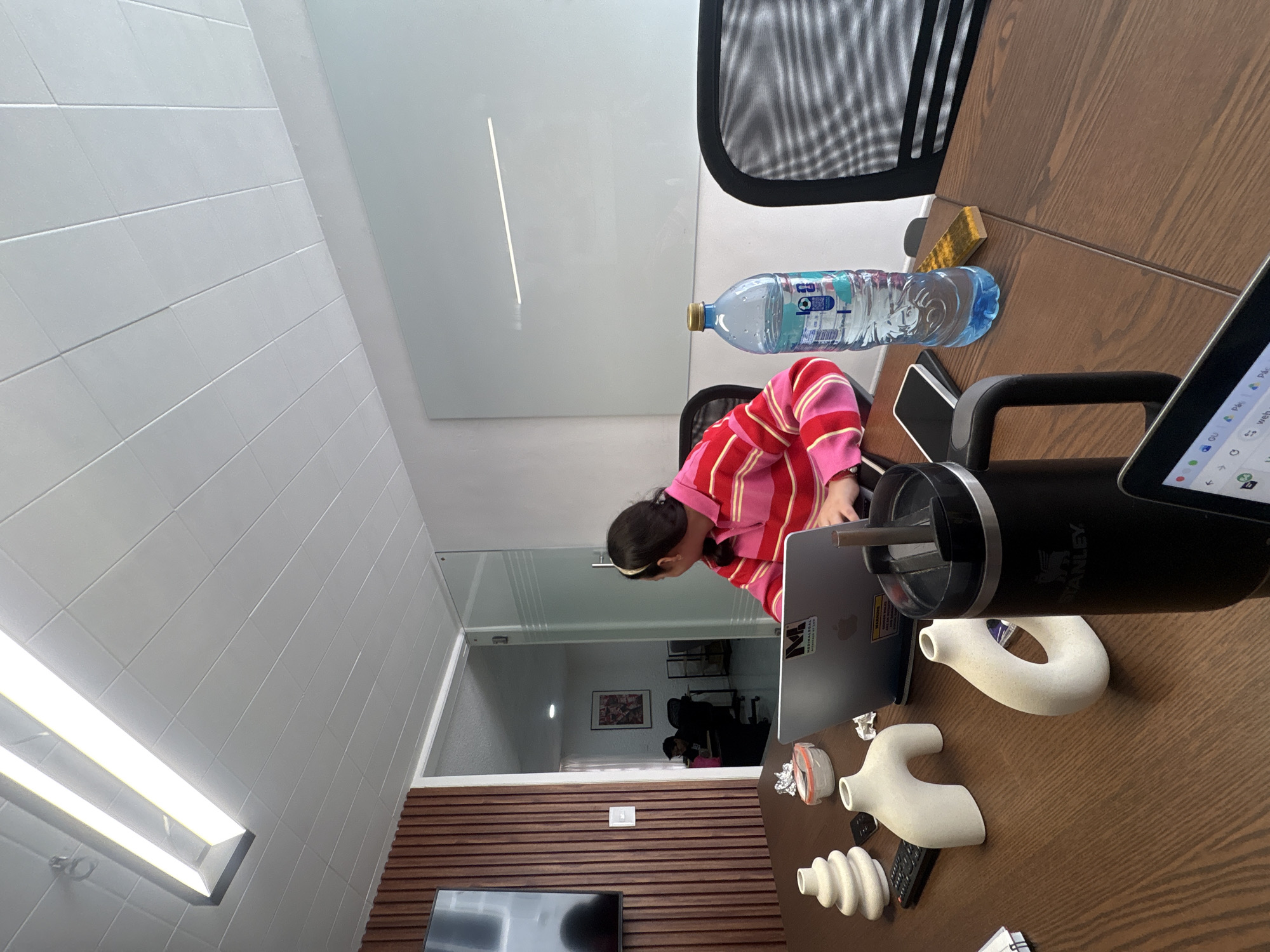 Office workers documented during afternoon work session in Puebla
