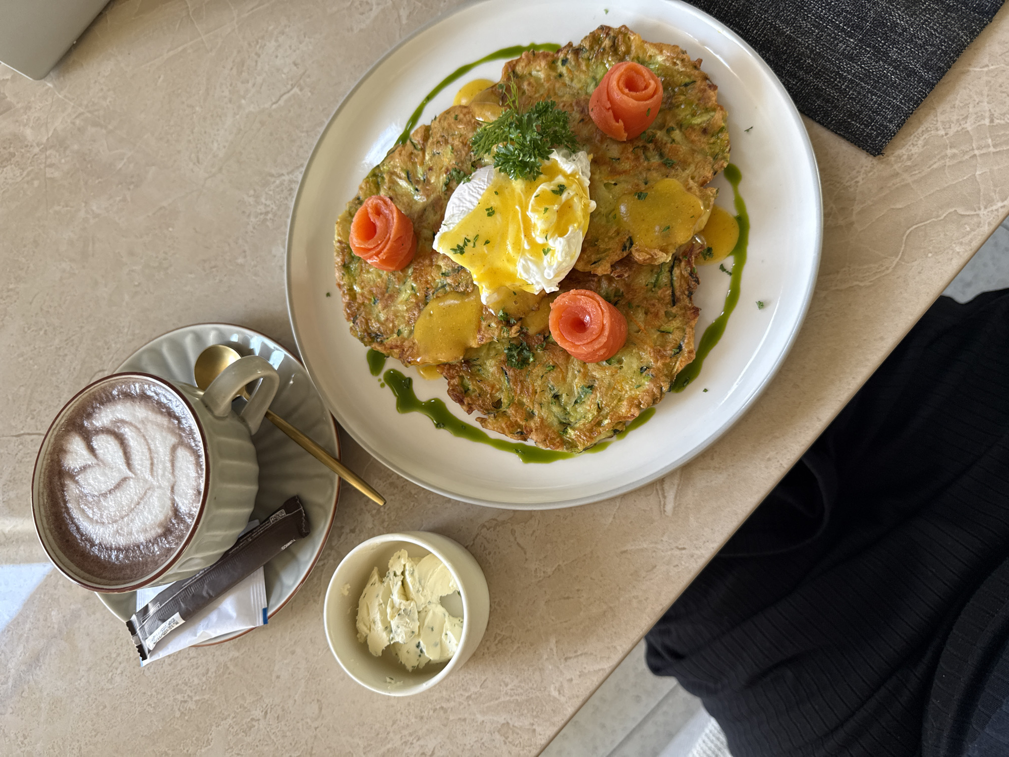 Brunch meal with zucchini fritters documented in Ubud, Indonesia