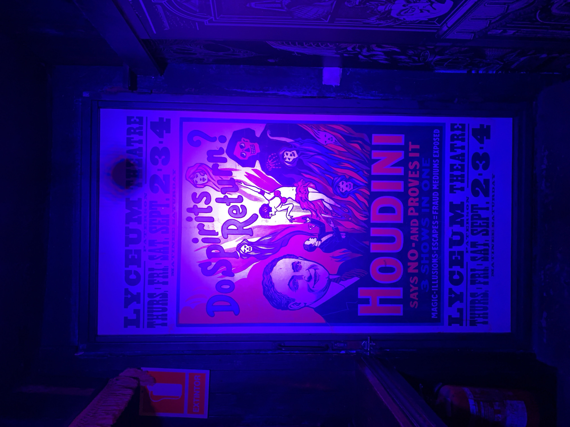 Barcelona nightlife scenes captured: Houdini poster and club entrance