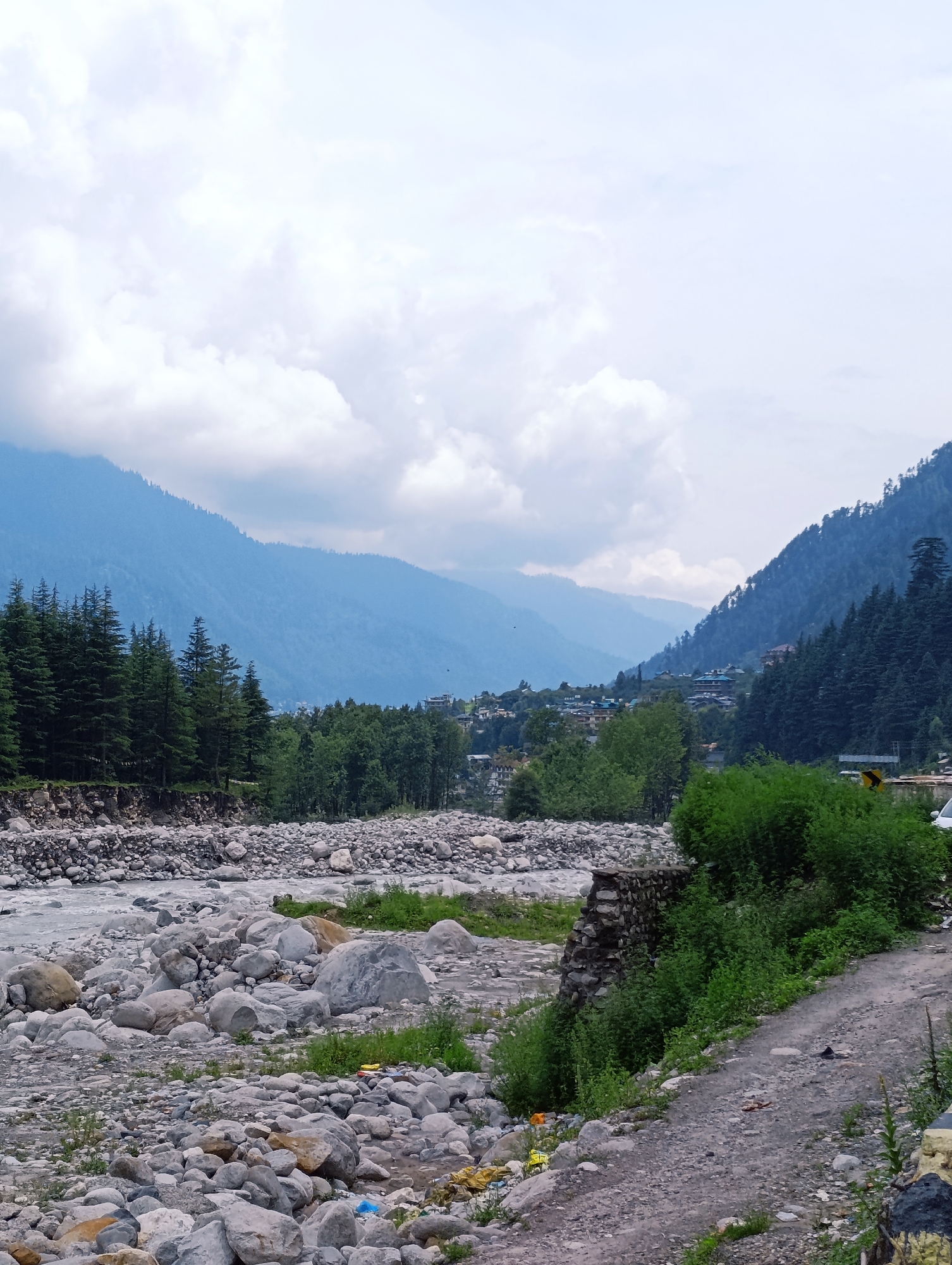 Beas River and roadwork activity along Manali's highway corridor