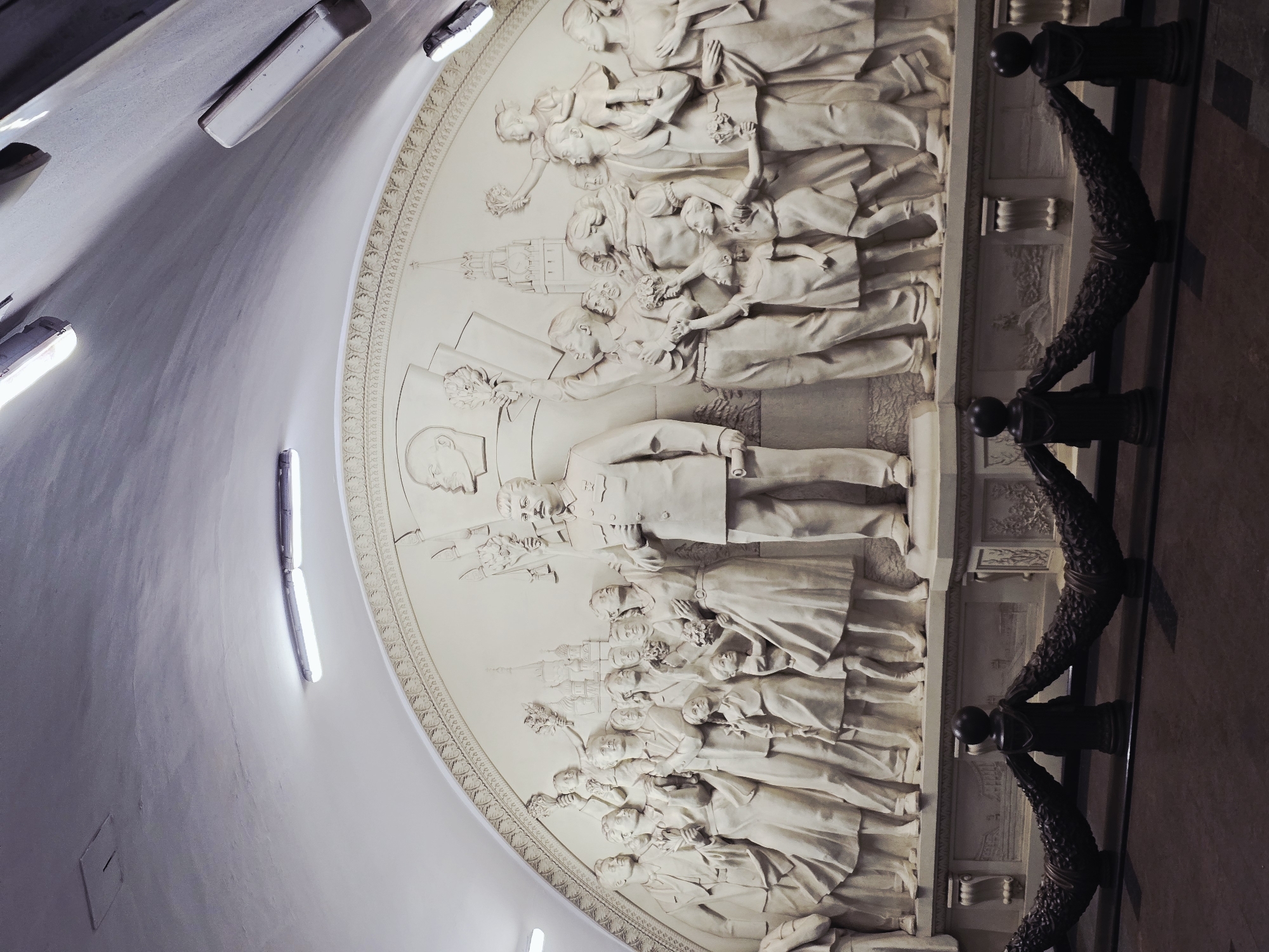 Morning commute scenes documented across Moscow metro and streets