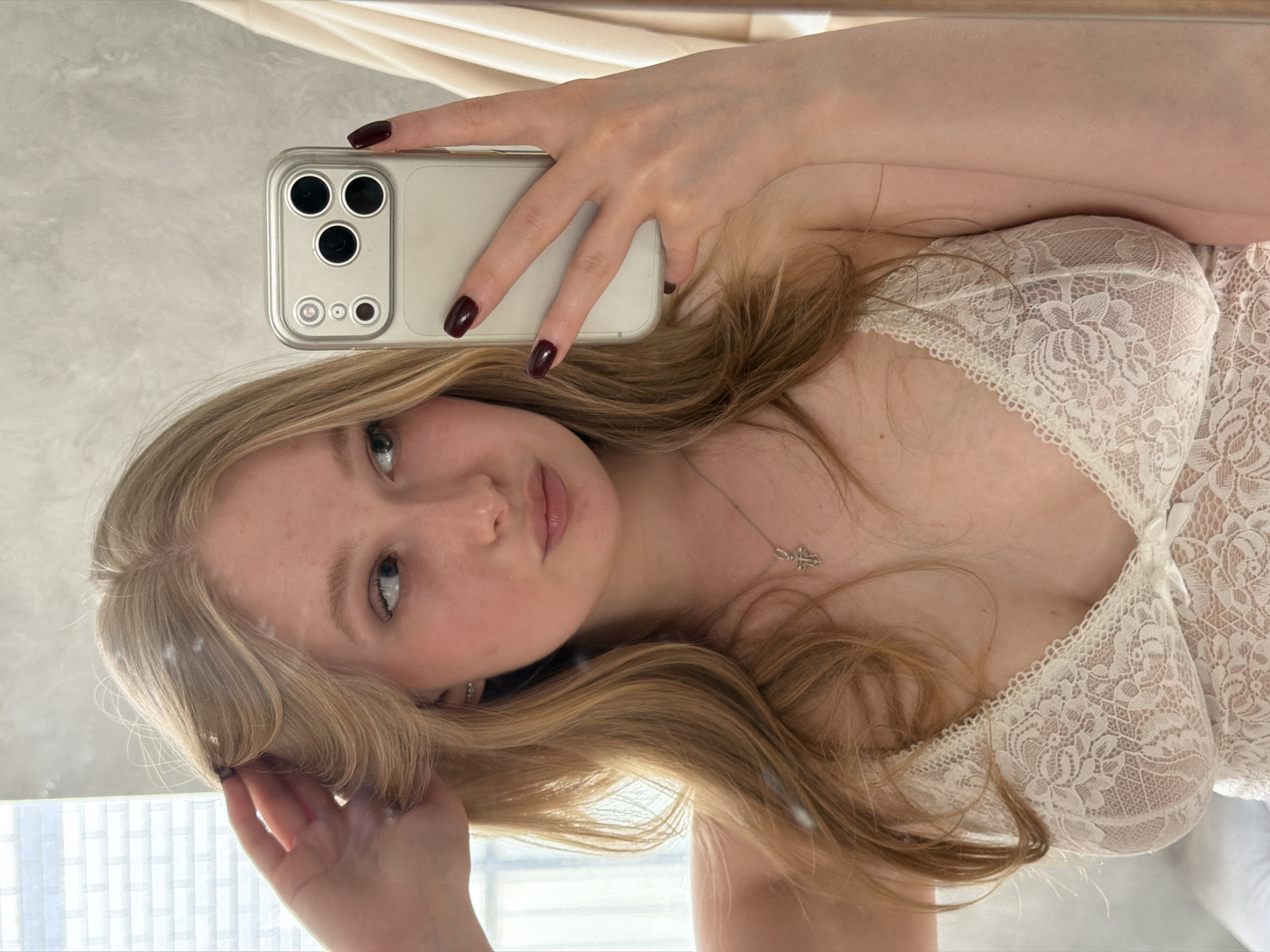 Woman Takes Bathroom Selfies in Rossiyskiy, Russia
