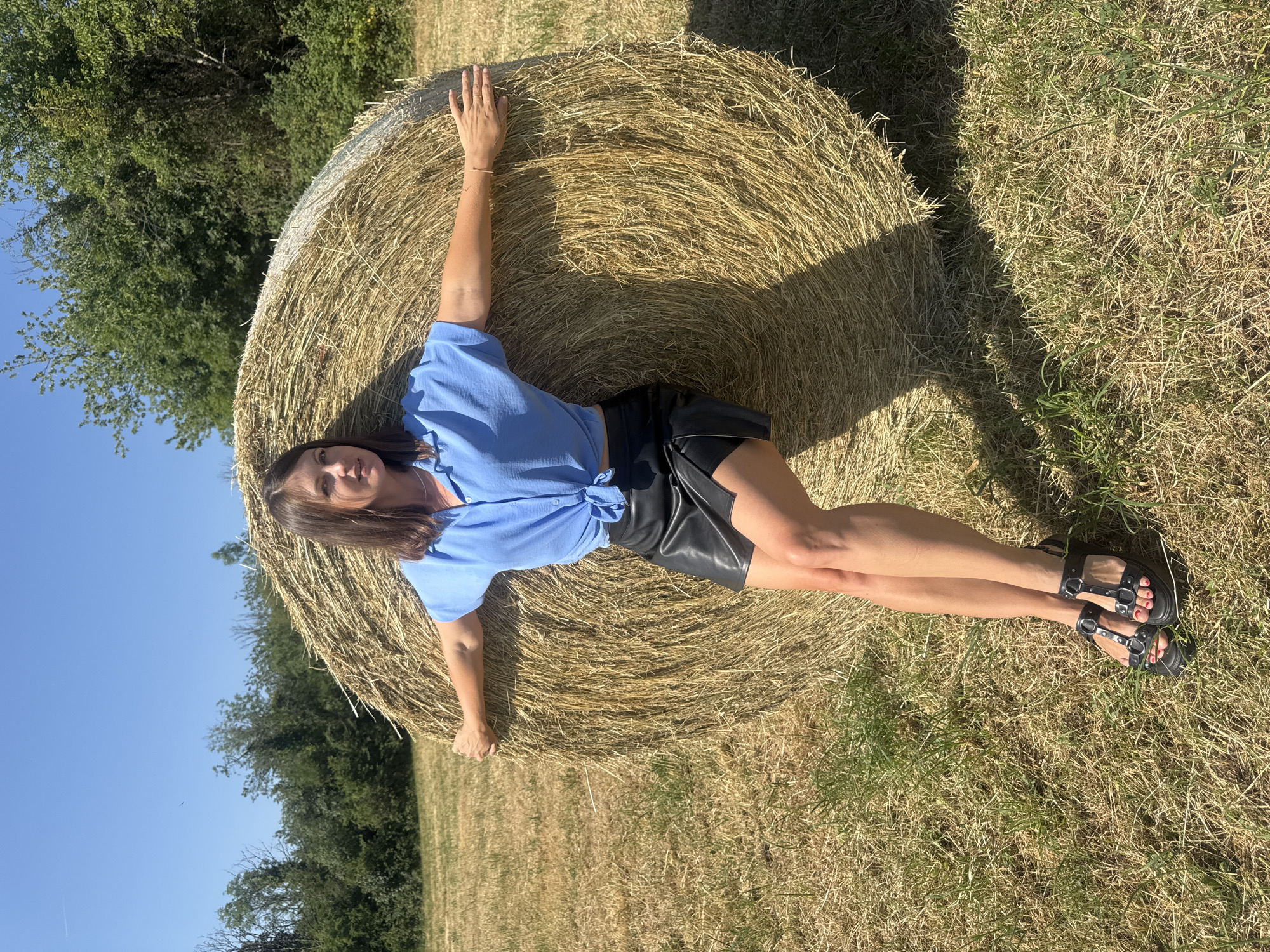 Hay bale photo shoot in the fields of Vernantois, France