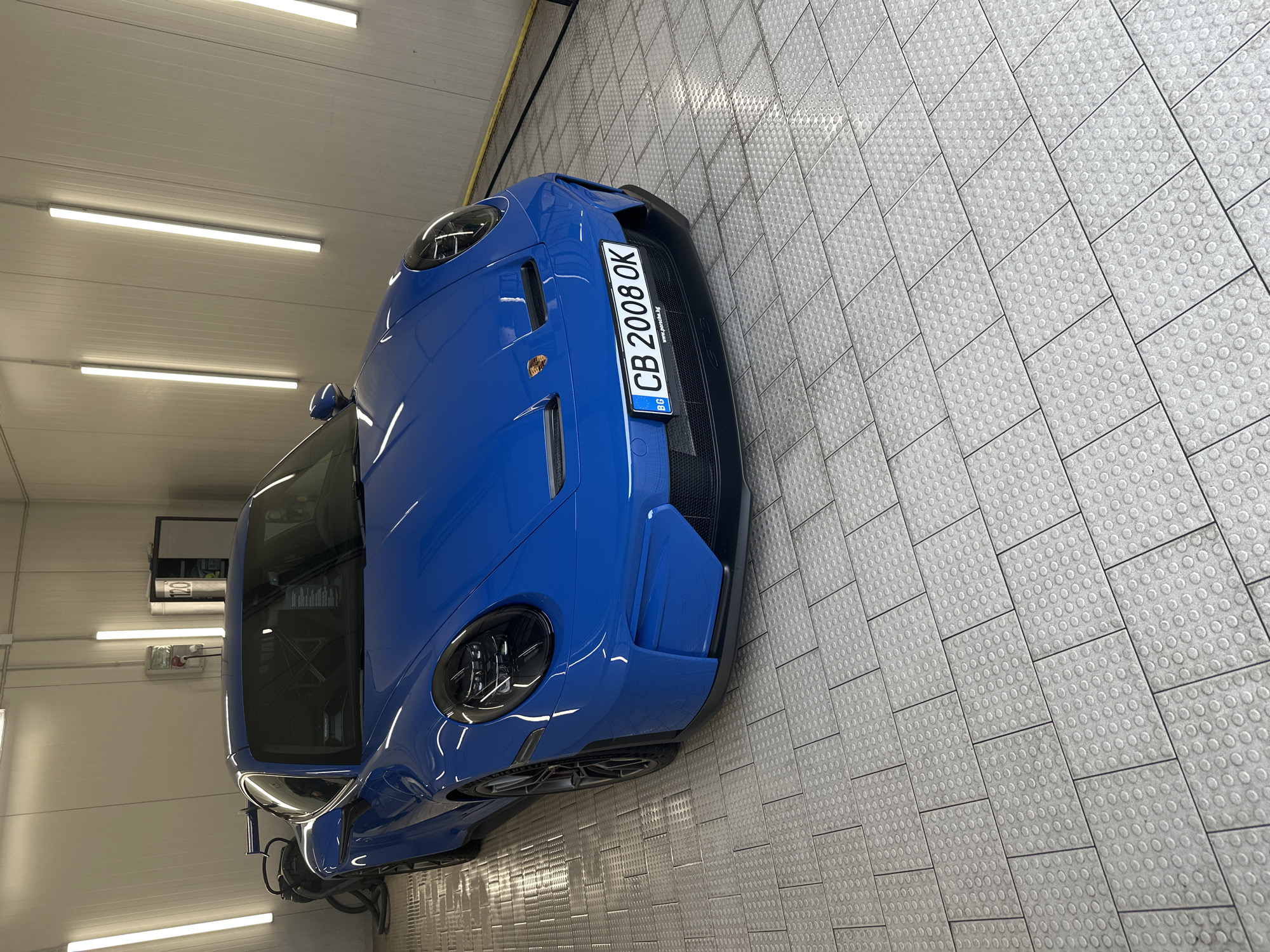Blue Porsche 911 spotted in garage facility in Bulgaria