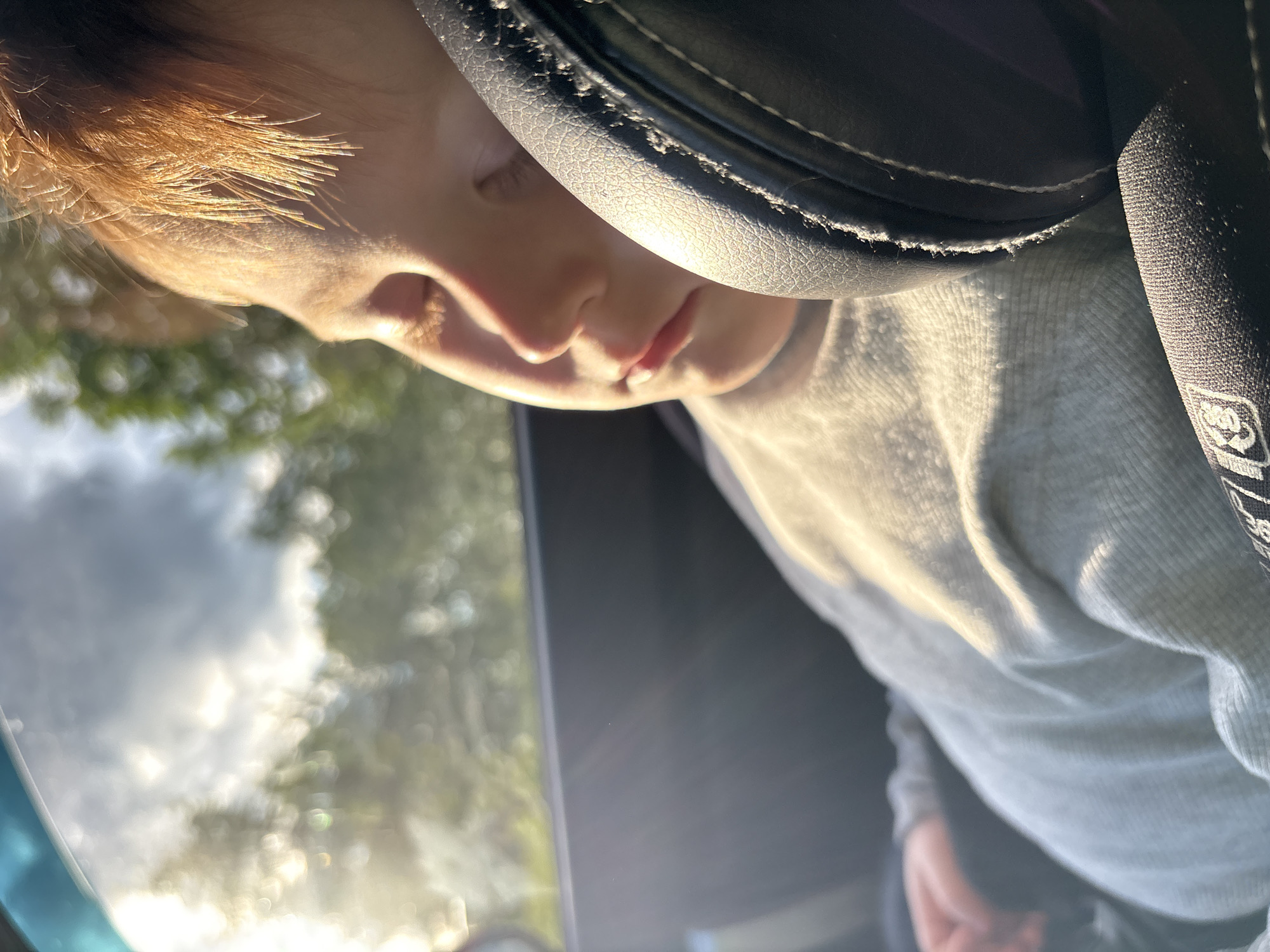 Child observed sleeping in car in Izhevsk