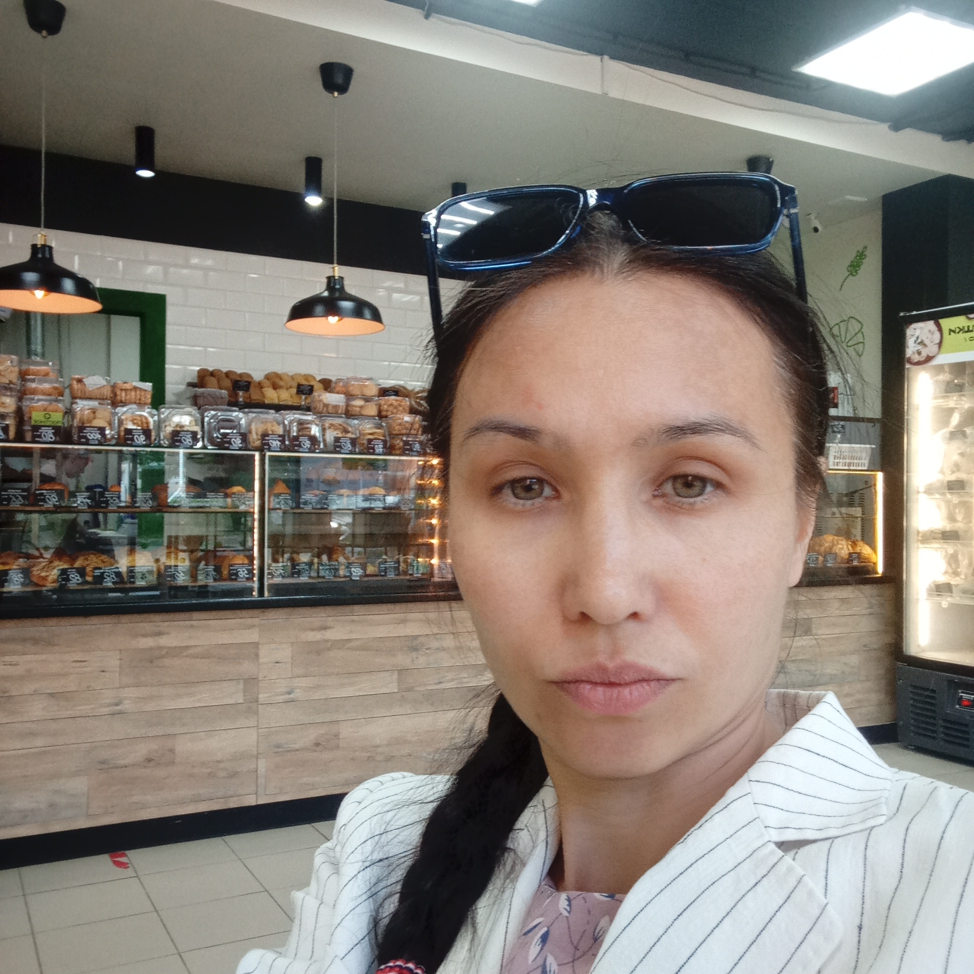 Morning moments captured at Izhevsk bakery and Pervomaysky home