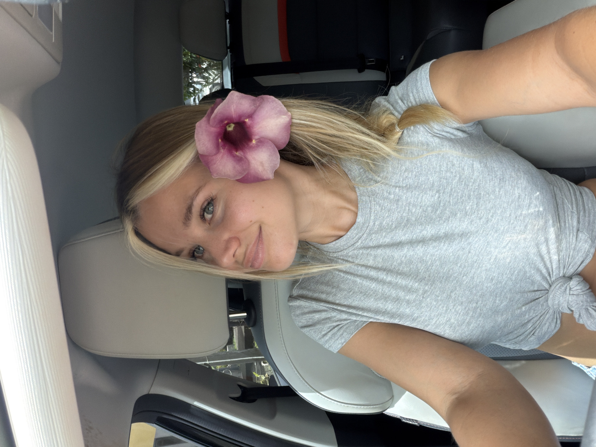 Haircut day in Chalong, flowers, Frenchies, and a drive