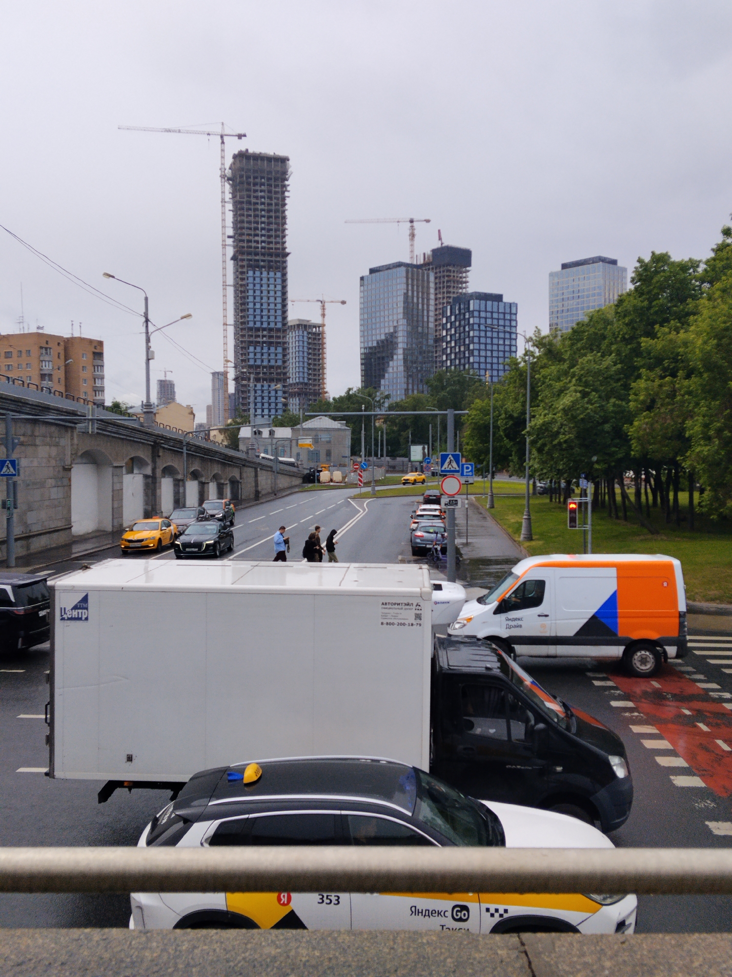 Morning street scenes captured across Moscow neighborhoods