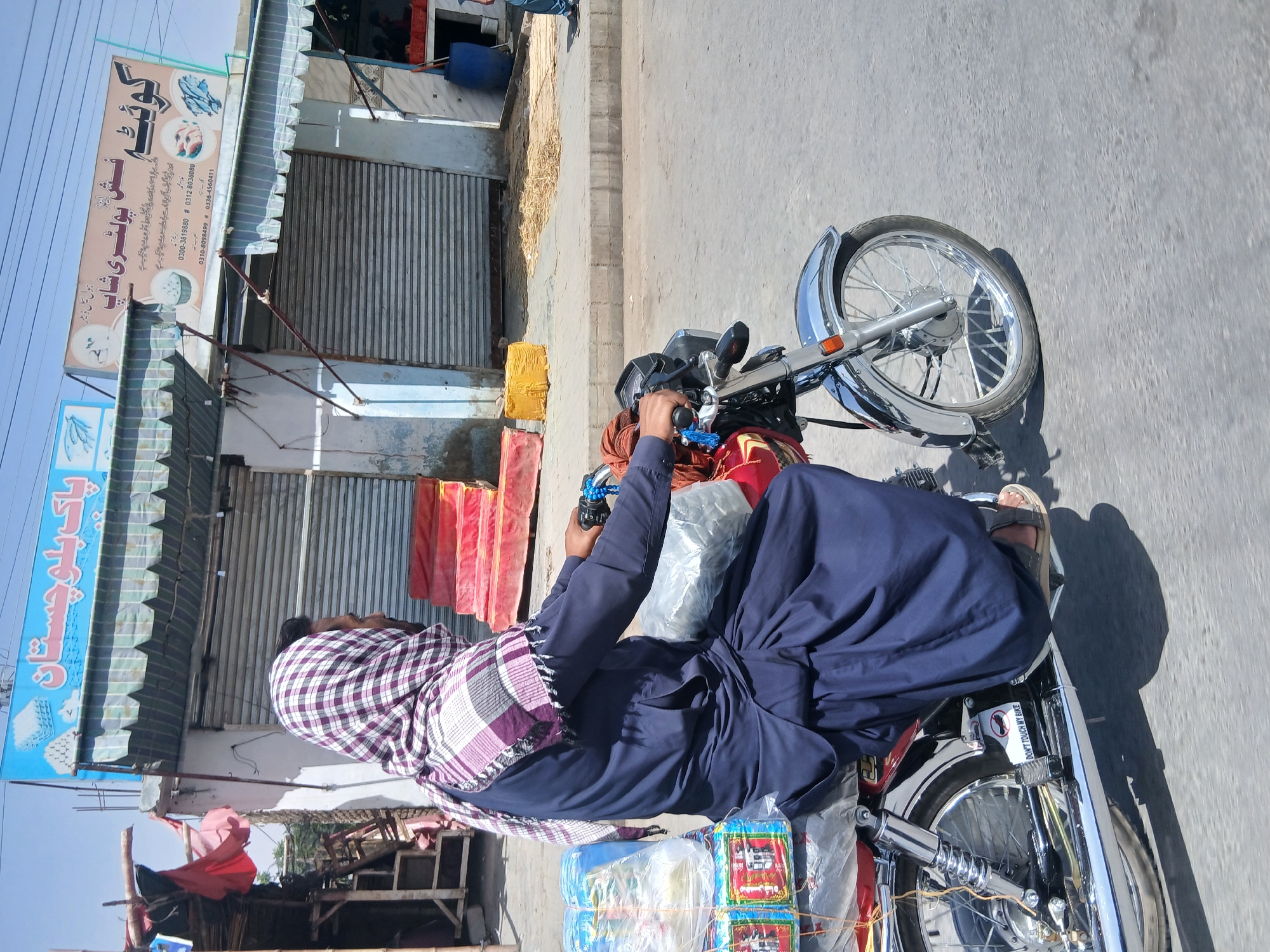 Morning street life and vegetable markets documented in Quetta
