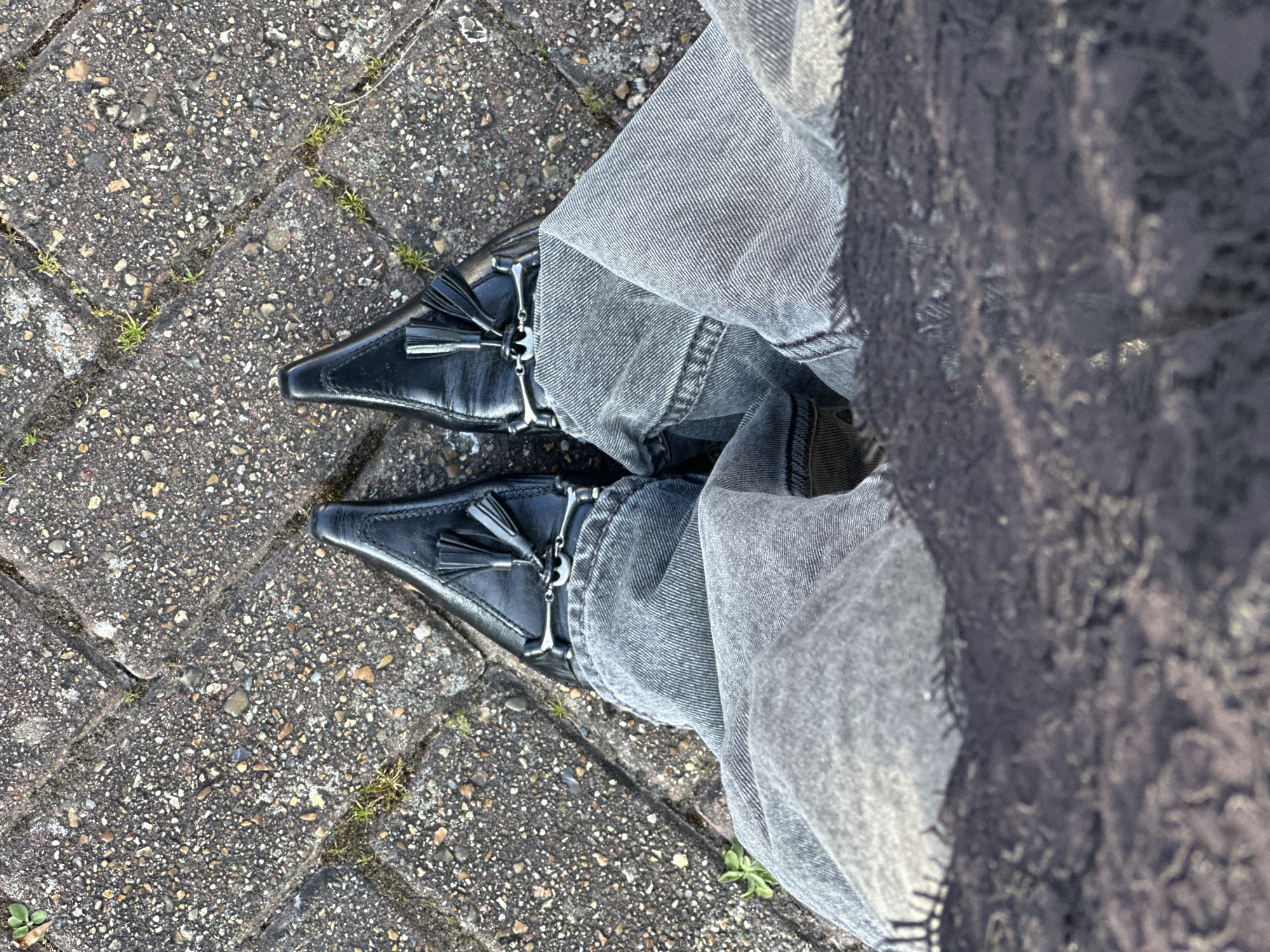 Morning observations in Wealden include footwear and interior reflection