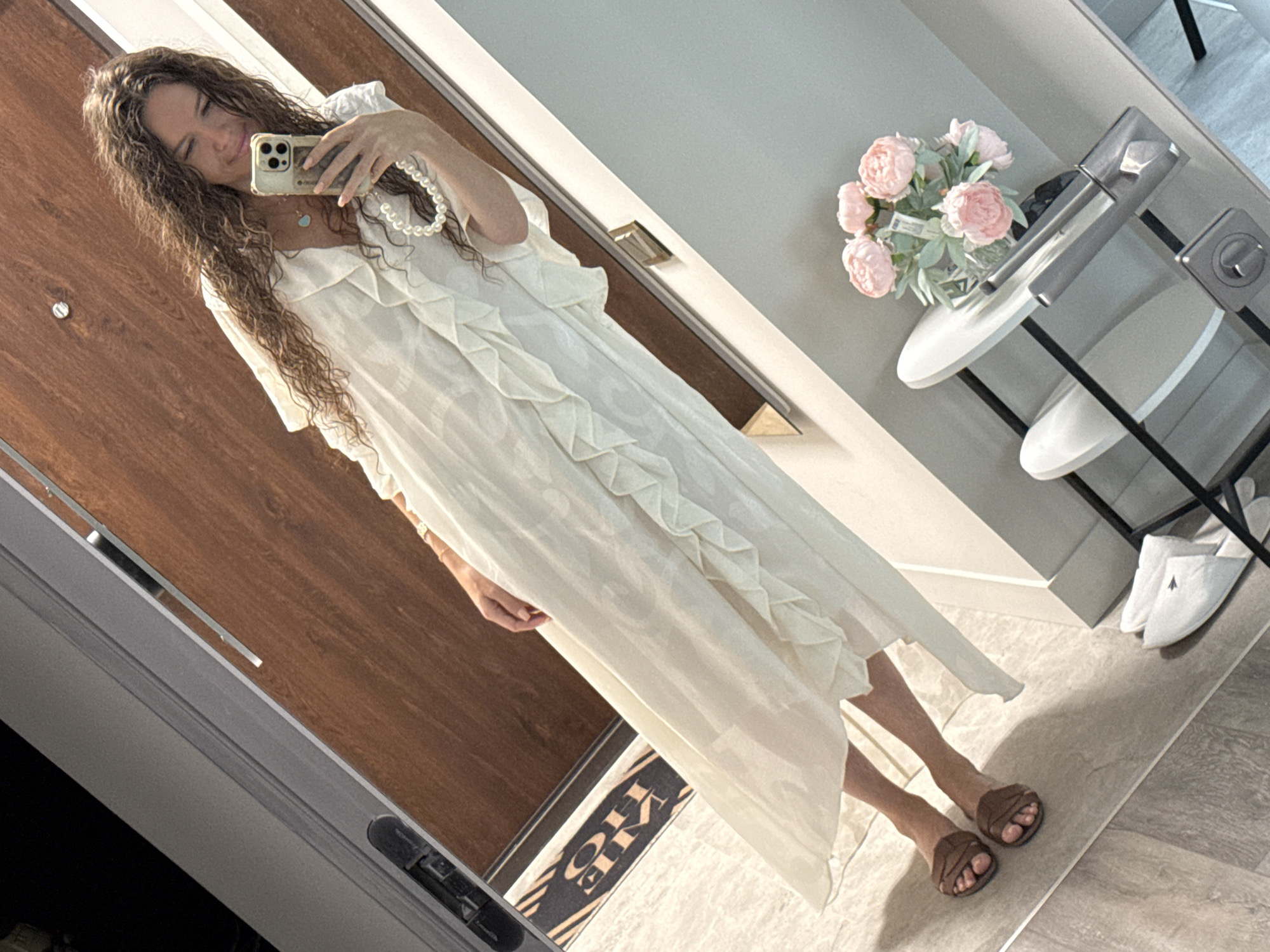 Mirror selfies and street traffic in Khimki, Russia