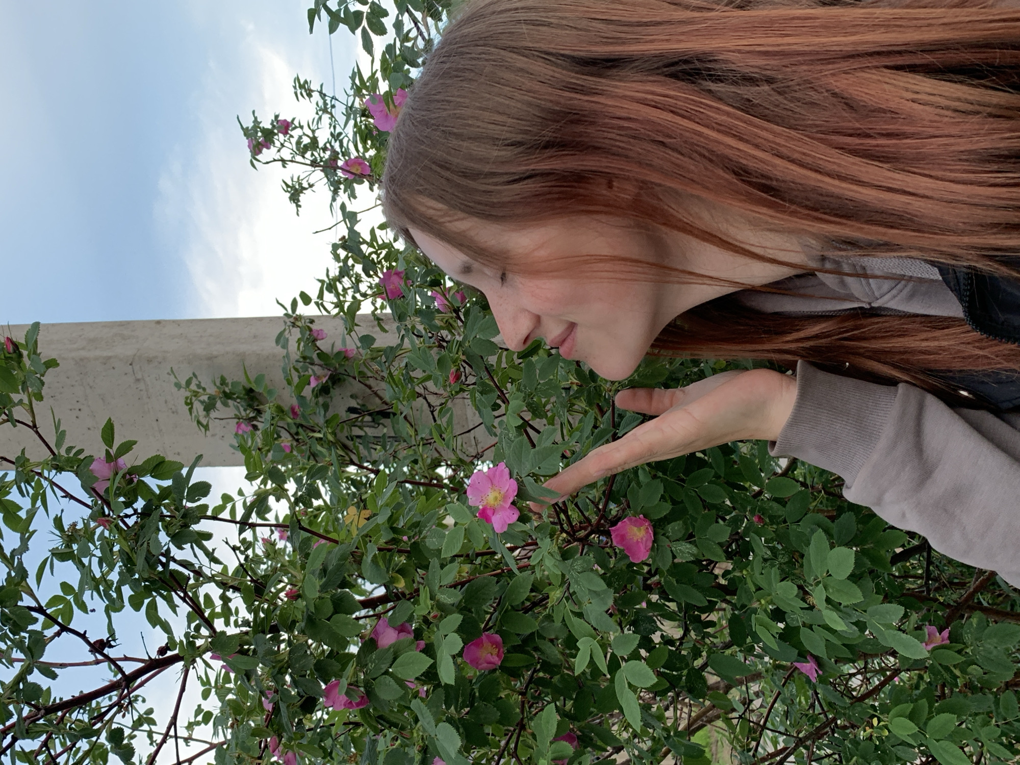 Young women document rural visit in Фоки, Russia
