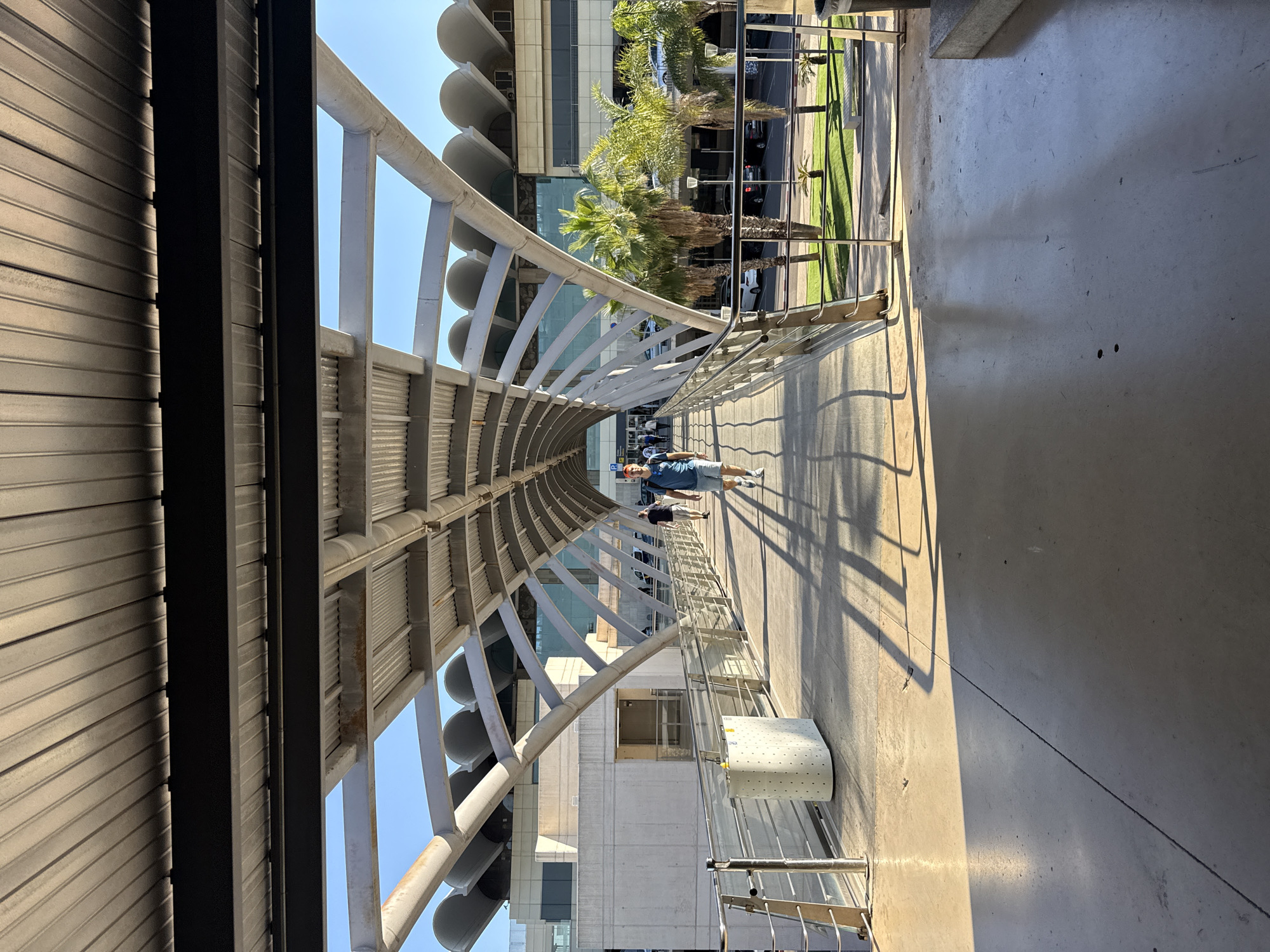 Traveler documents brief airport journey at Valencia Airport