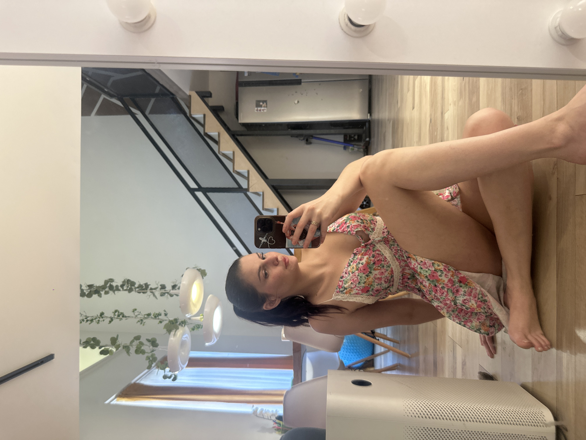 Lazy morning in a Novoselye apartment, selfies and all