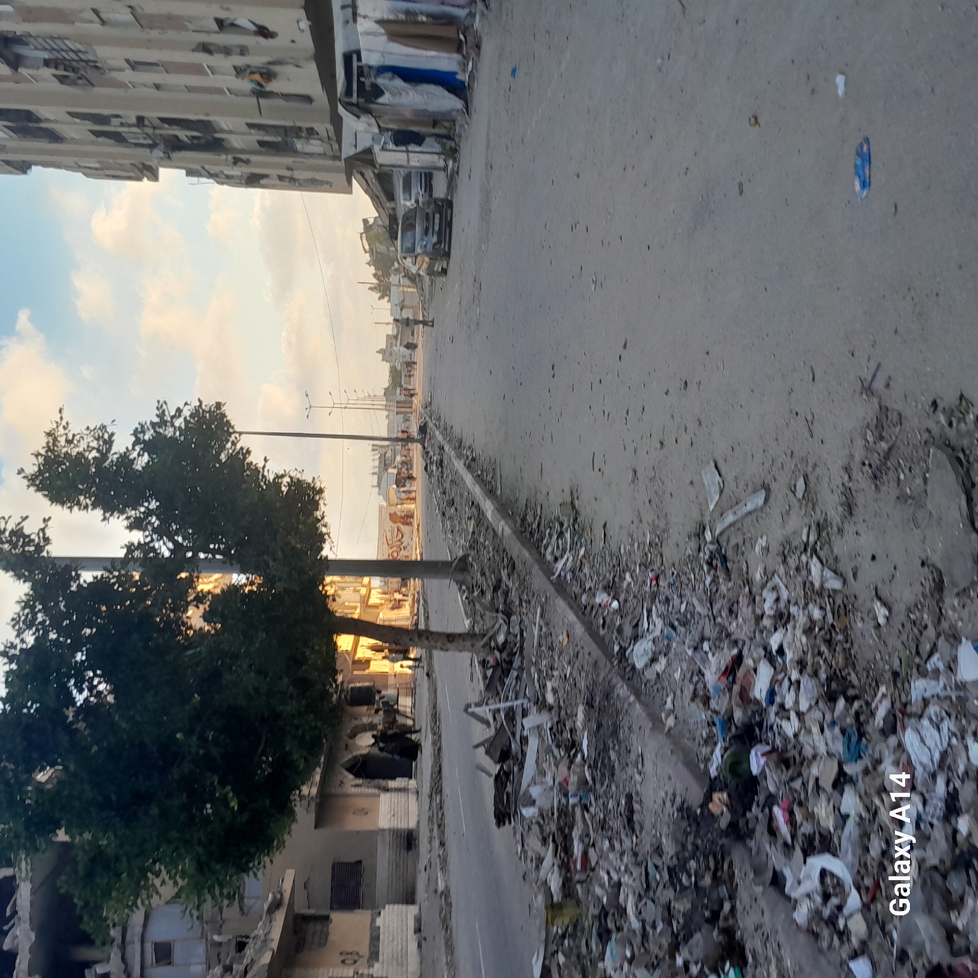 Khan Yunis streets show extensive building collapse and rubble
