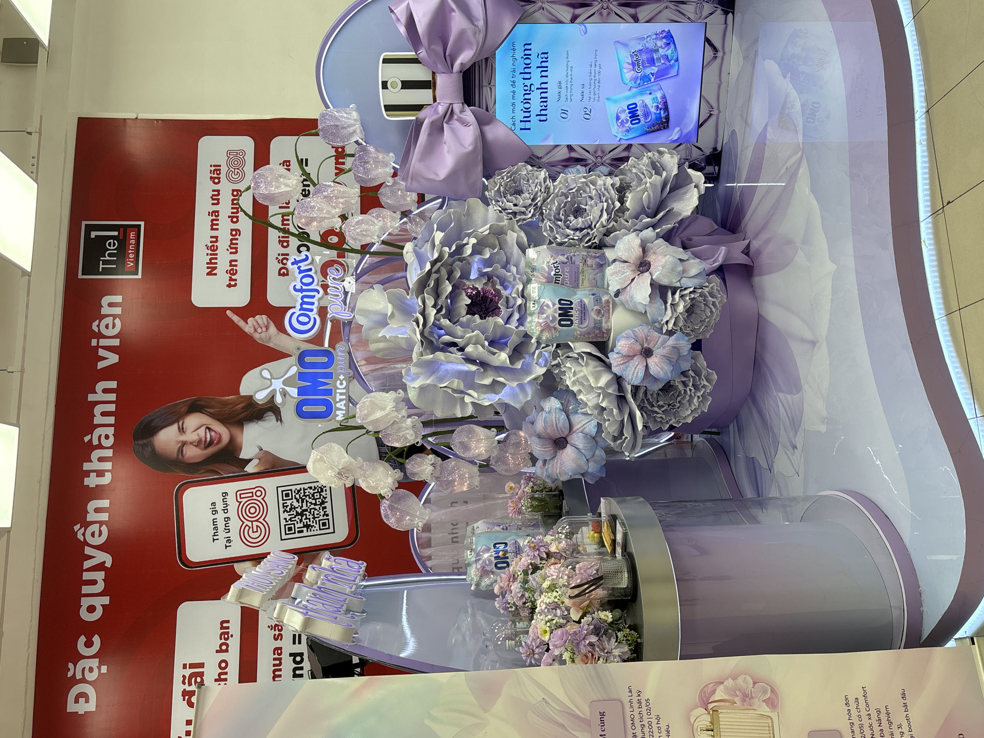 Morning commercial activity documented across Đà Nẵng retail locations