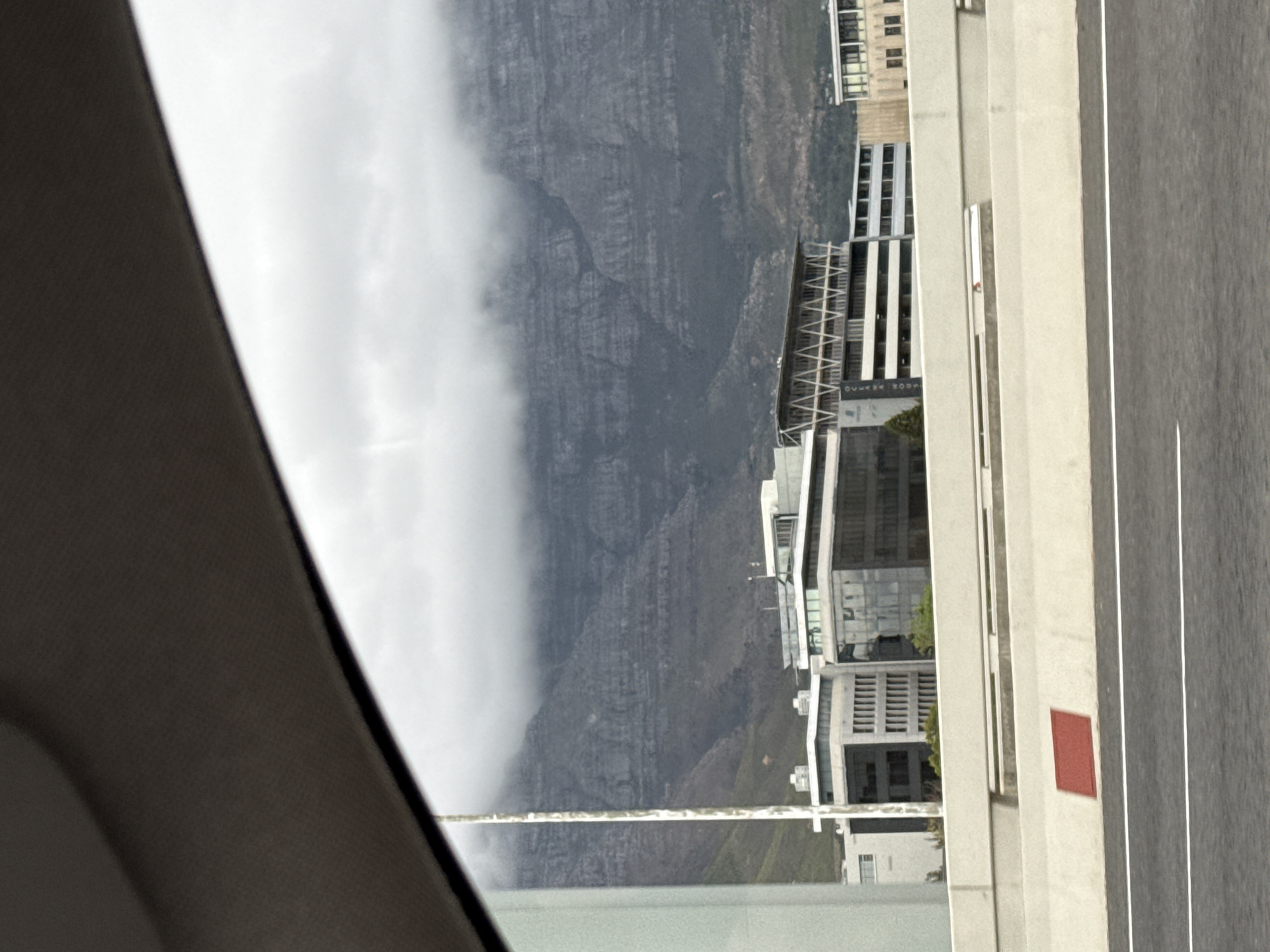 Motorist captures Cape Town cityscape with Table Mountain backdrop