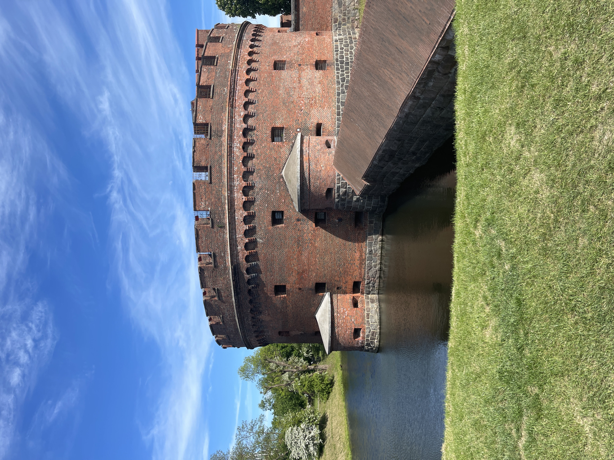 Tourism documented at Kaliningrad fortifications and amber shops