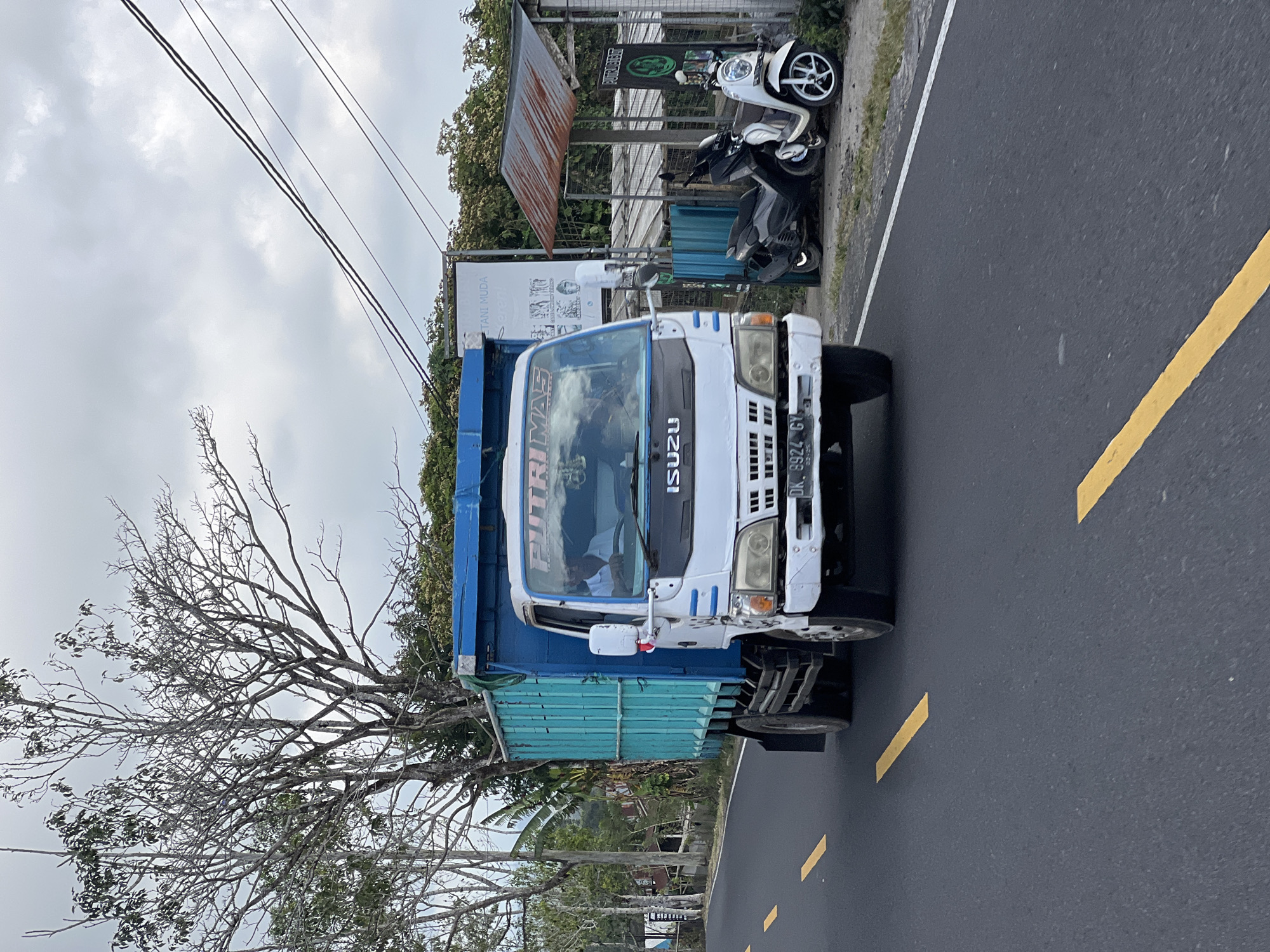 Quiet morning on the main road through Kintamani