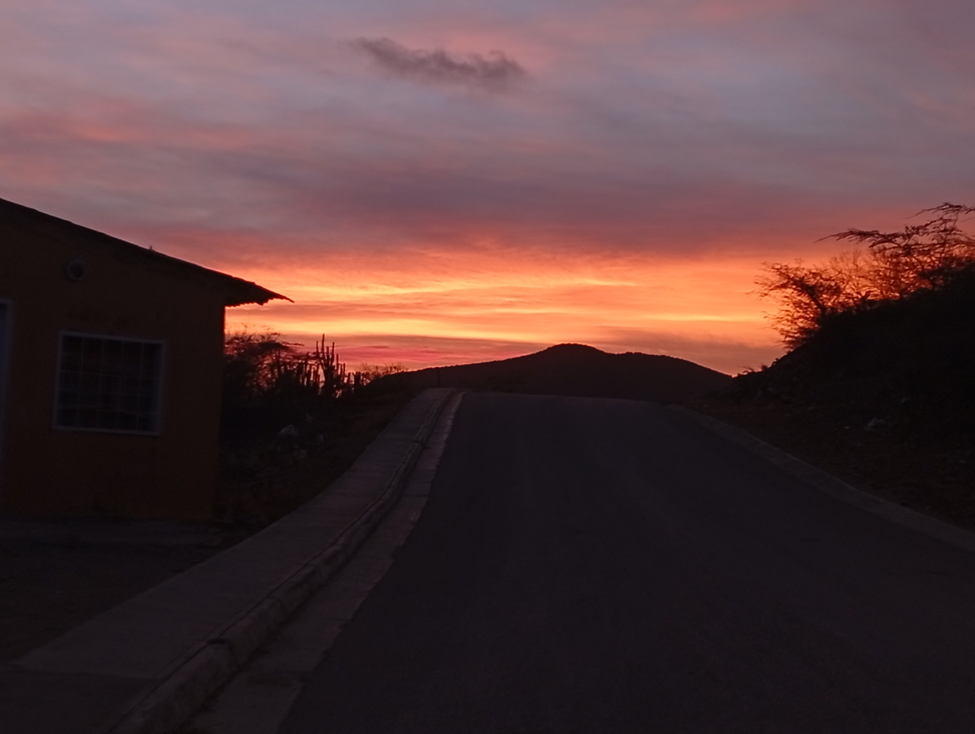 Twilight scenes captured in Altagracia, Venezuela show sunset and moon