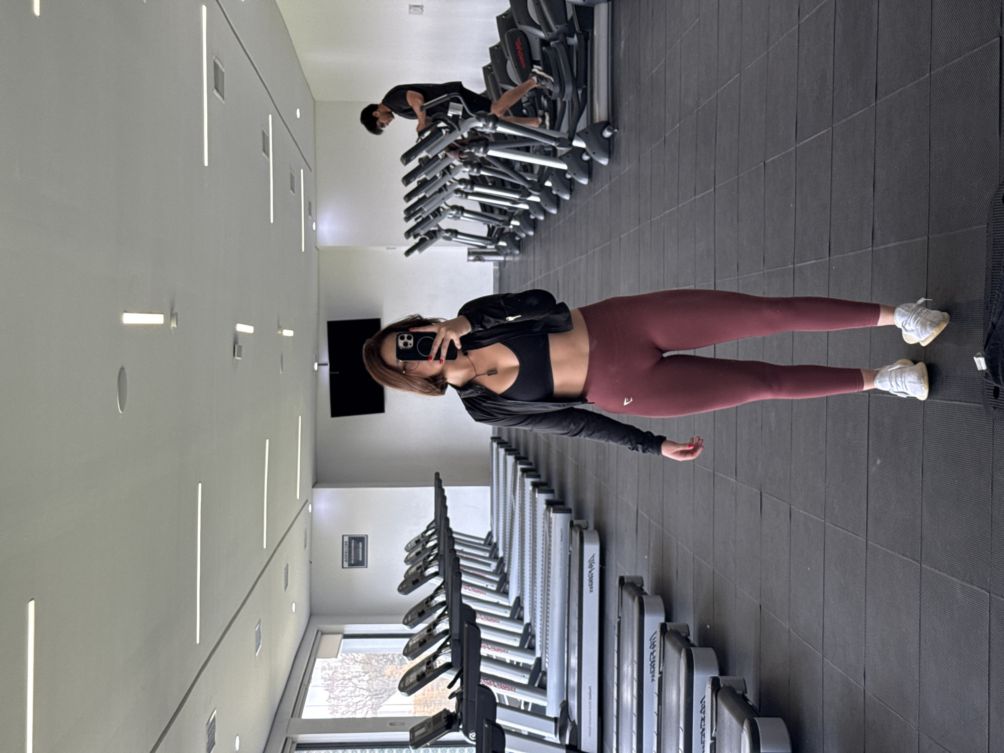 Woman documents workout session at Cholula gym