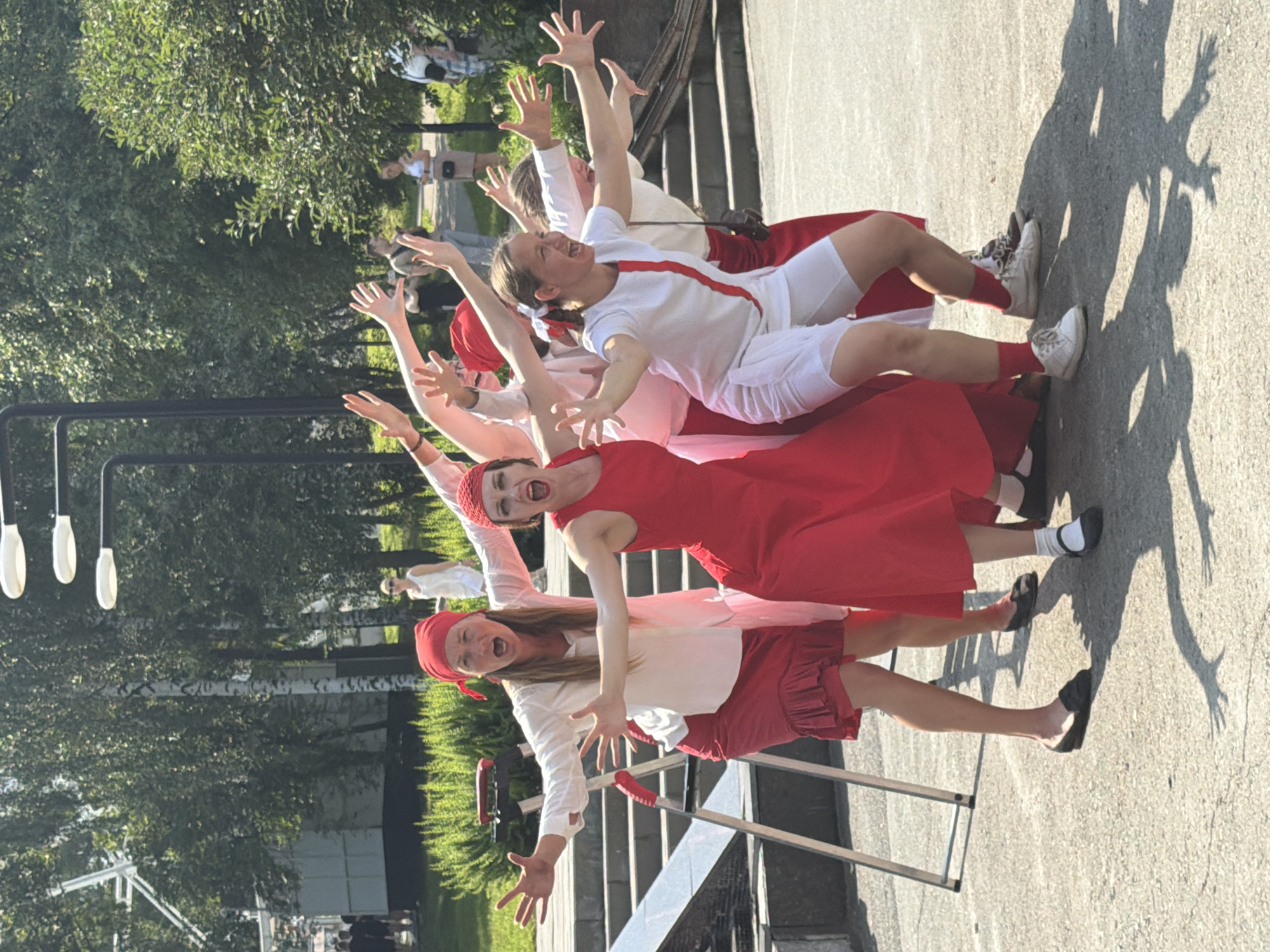Outdoor folk performance and summer crowds in Yekaterinburg