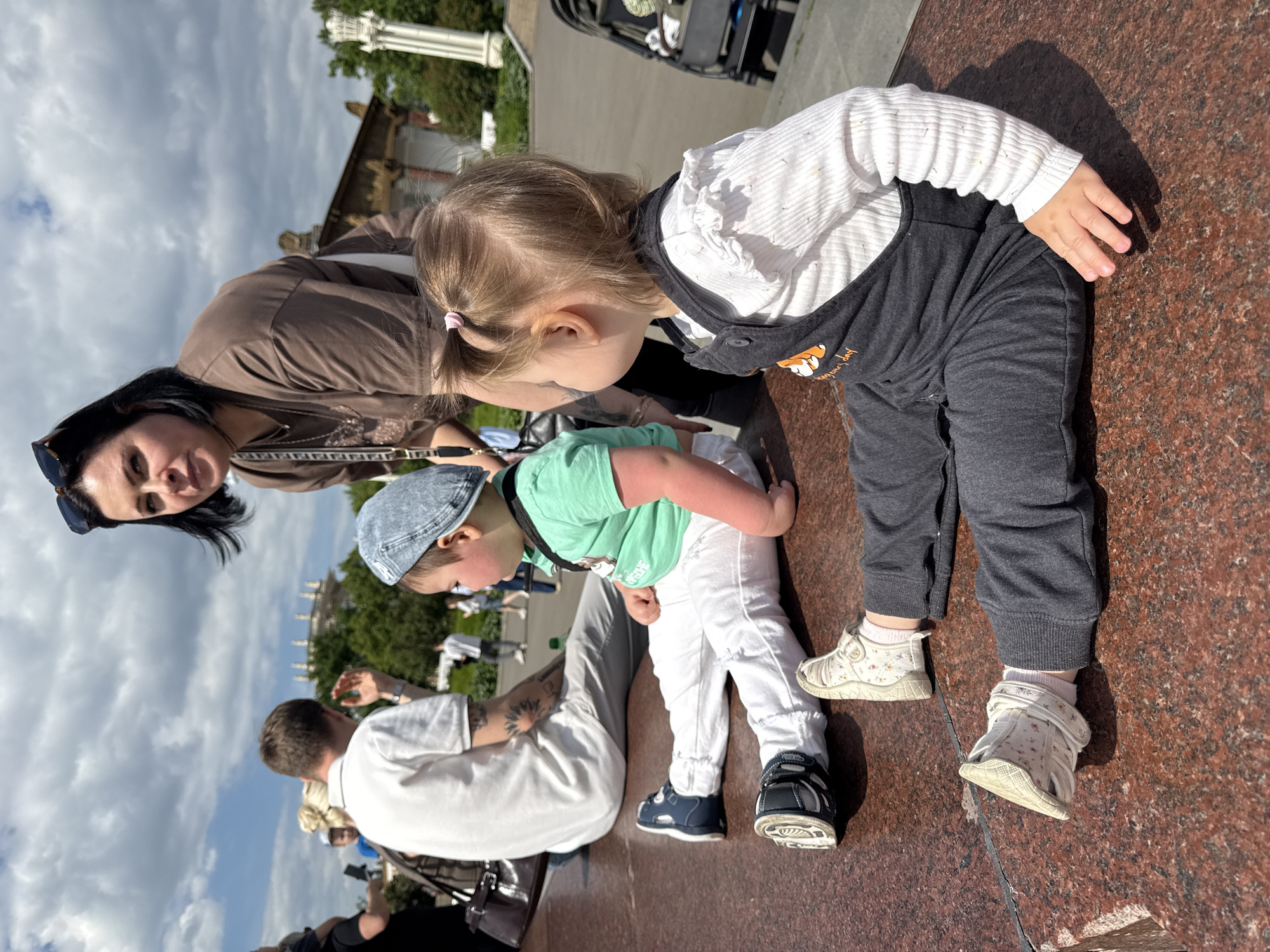 Families enjoy sunny morning at Moscow's VDNKh exhibition center
