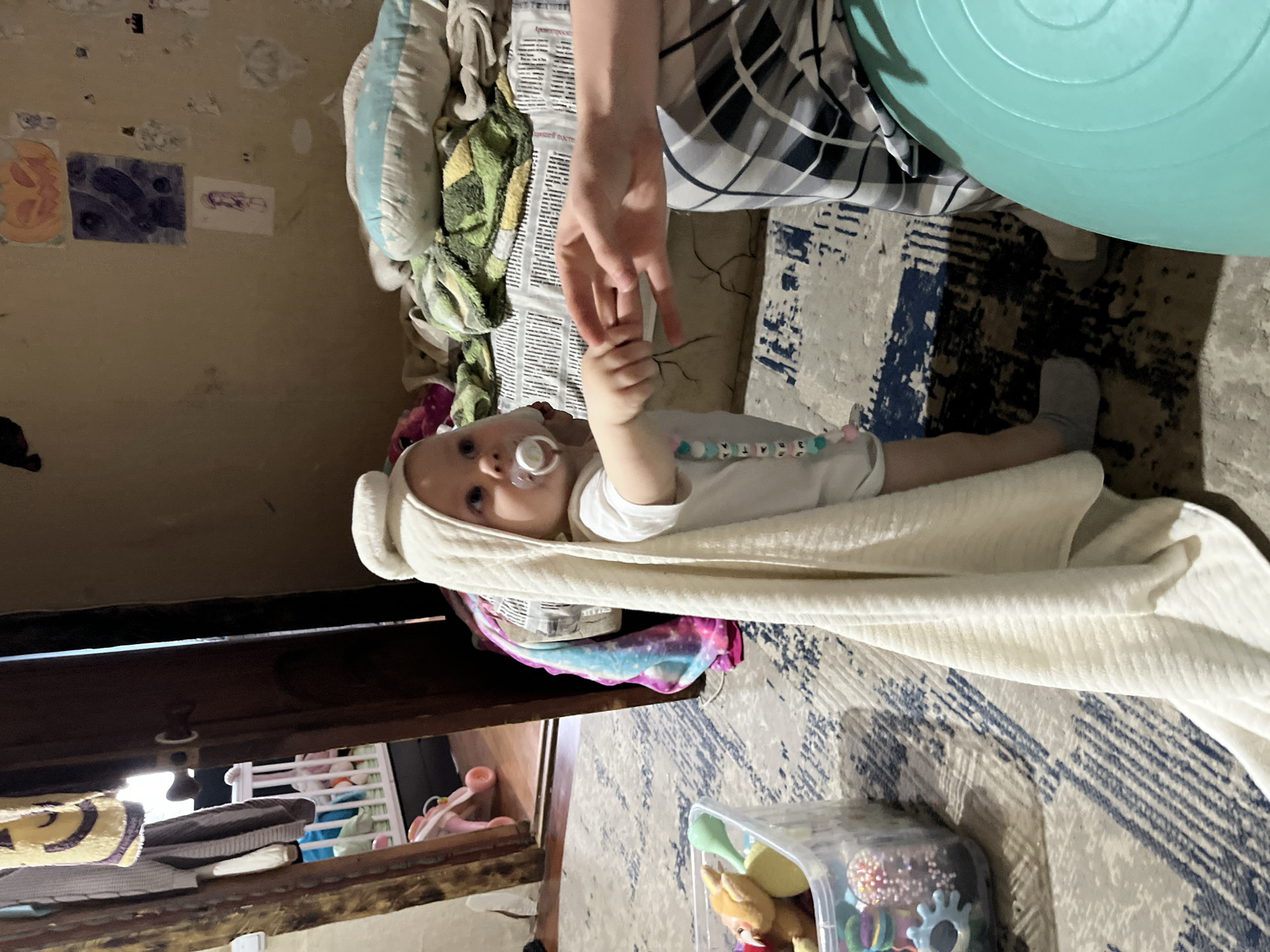 Morning family moments captured in Vesyoloye, Russia household