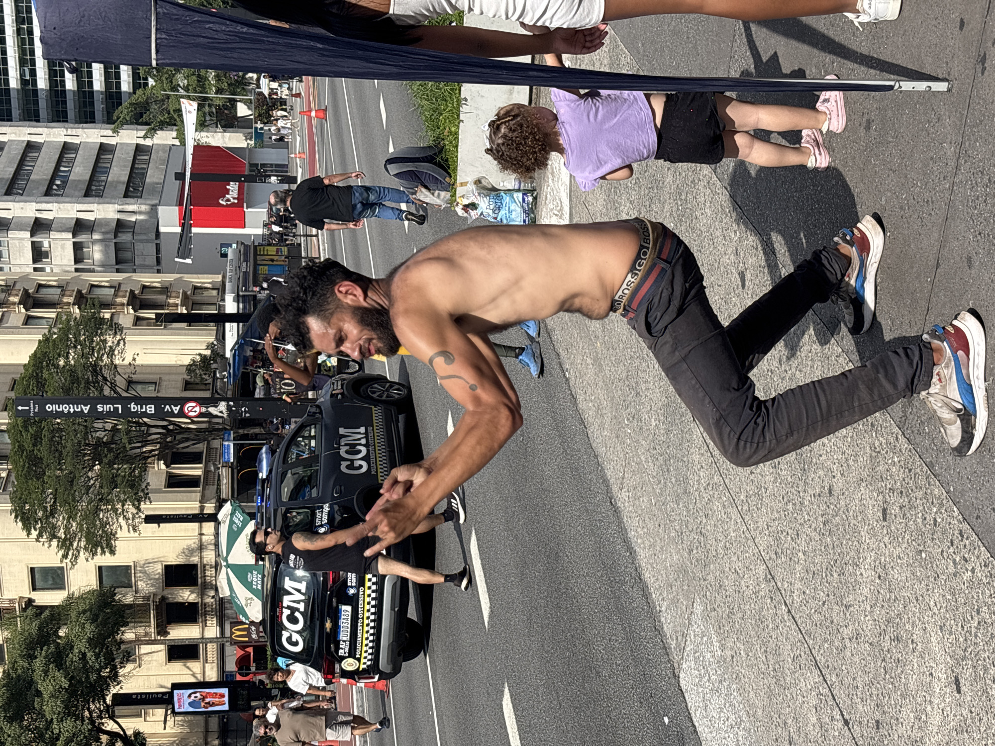 Street party with DJ, dancers erupts on São Paulo sidewalks