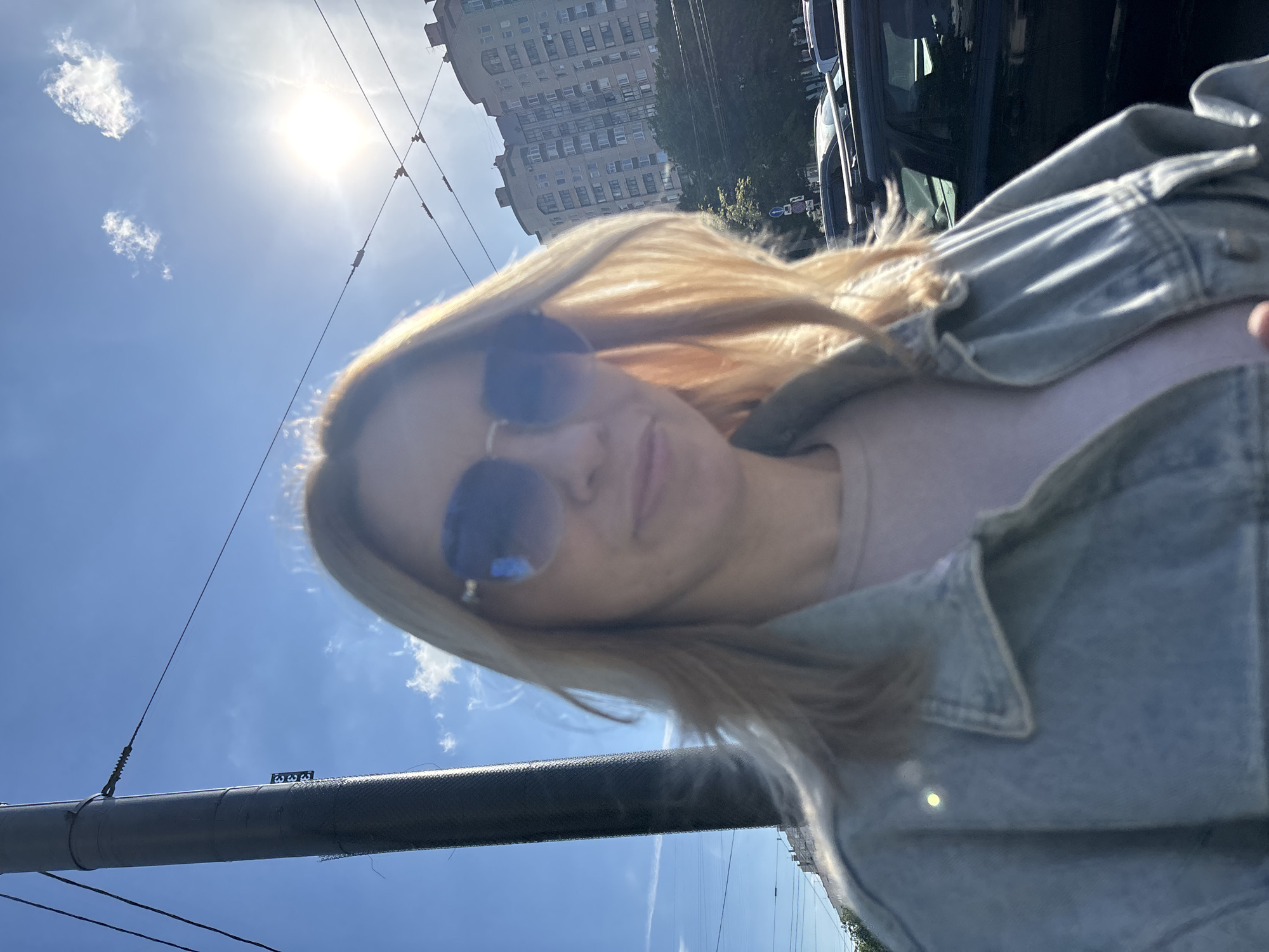 Witness captures daily moments: selfies, traffic, meal