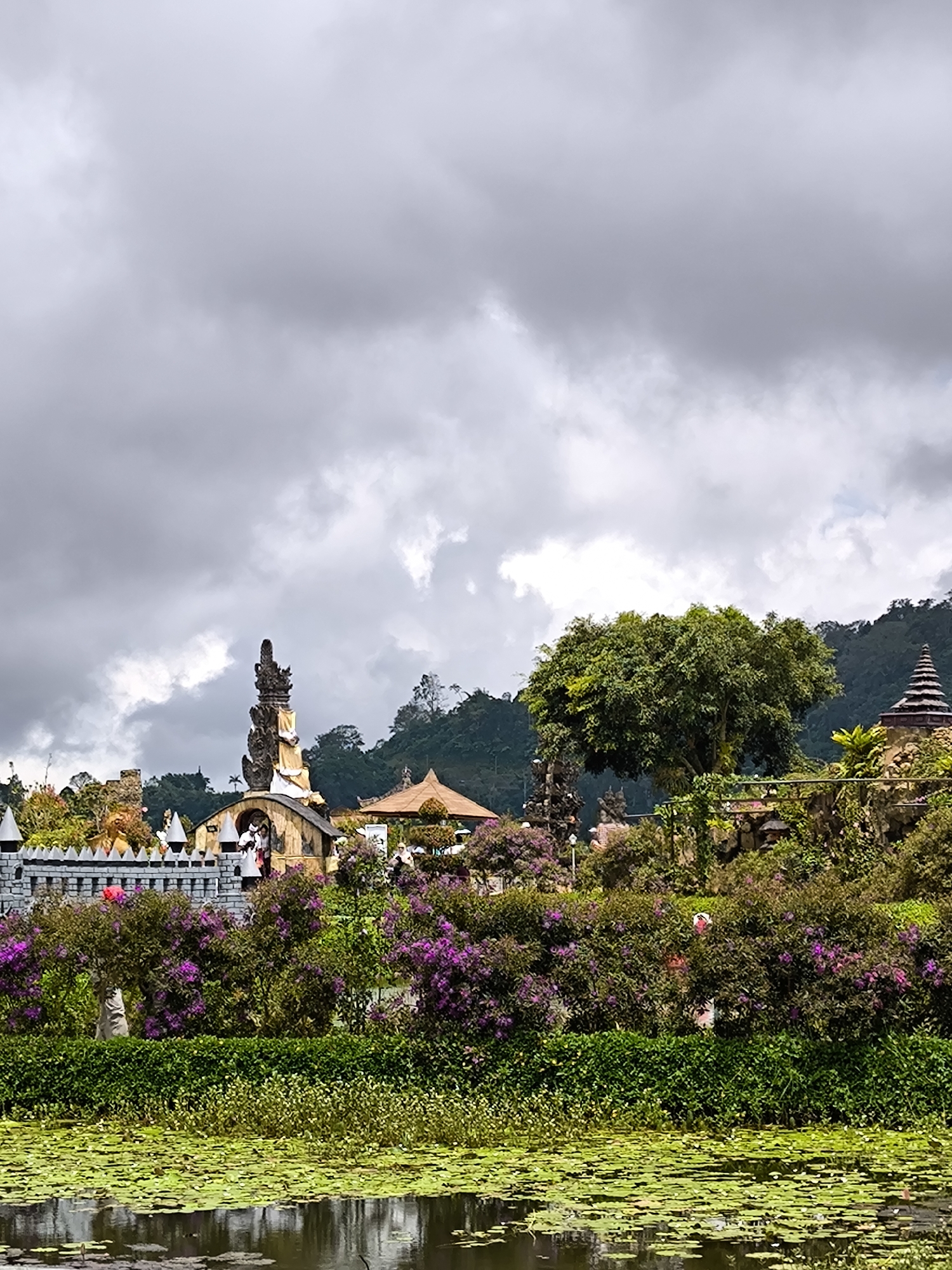 Early morning visit to Ulun Danu Temple, Bedugul documented