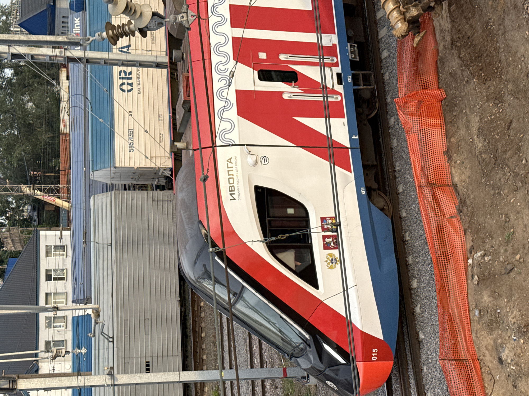 Moscow commuter train and construction site documented by witness