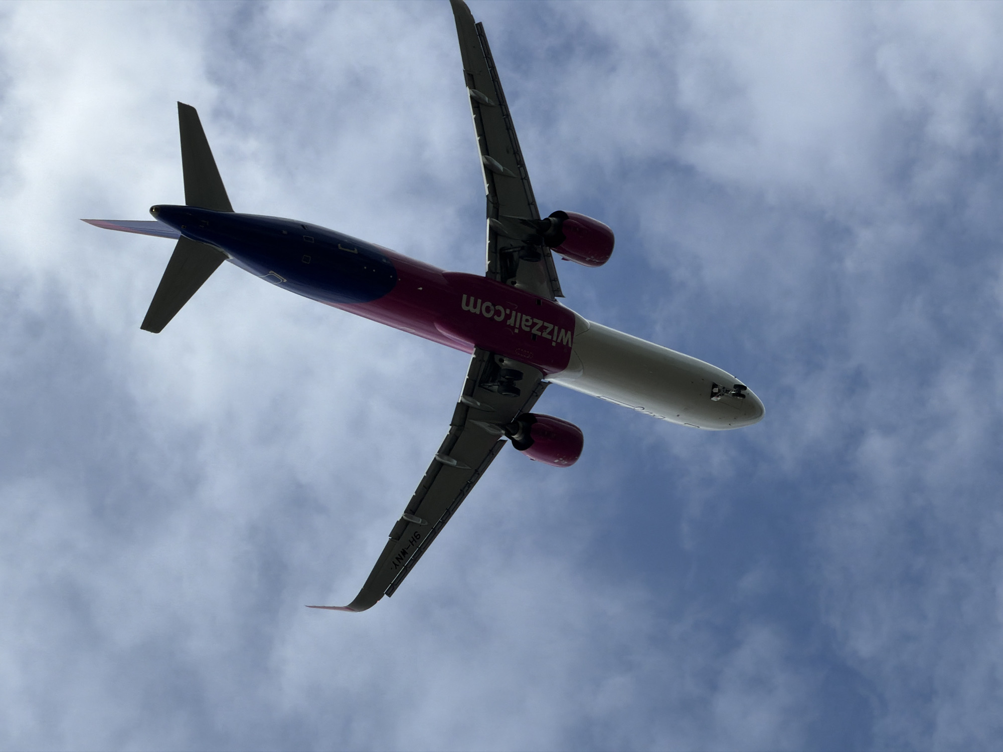 Overhead Wizz Air flight and damaged cars spotted in Burgas
