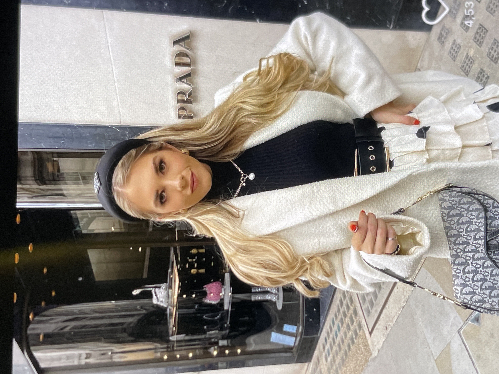 Fashion moments and group photos captured within minutes