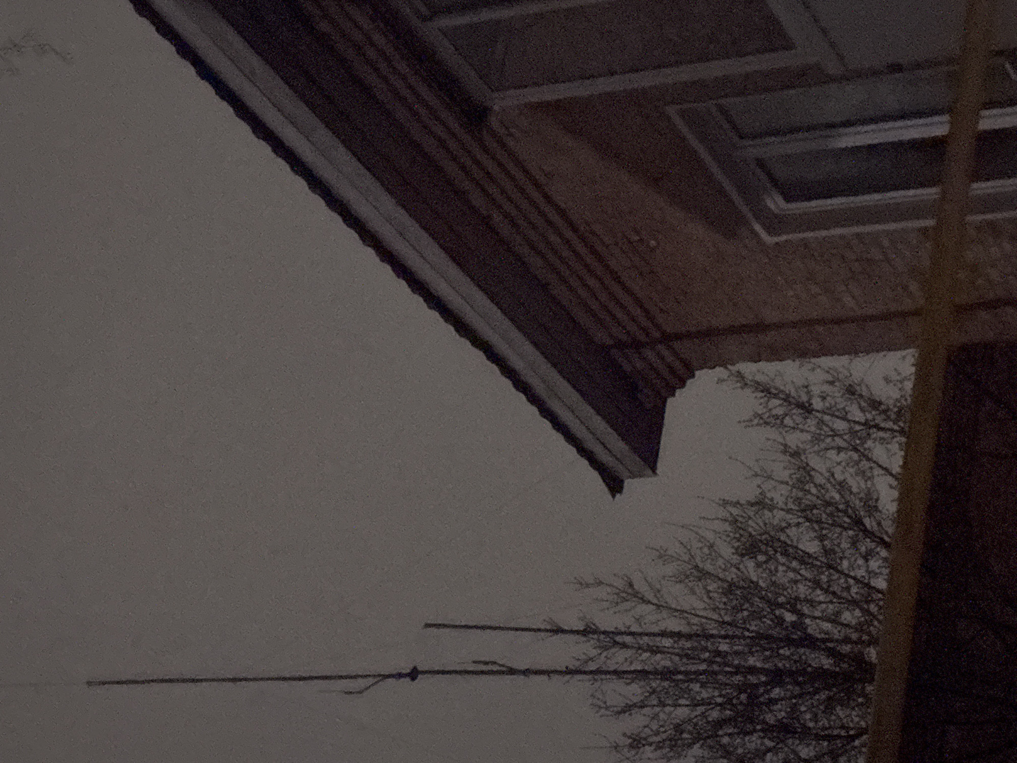 Nighttime photo captures brick building corner in Votkinsk, Russia