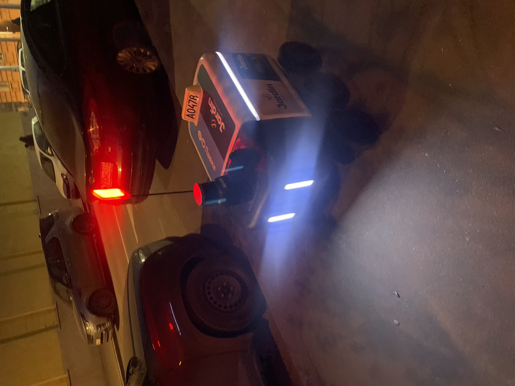 Delivery robot spotted on Moscow street during evening hours