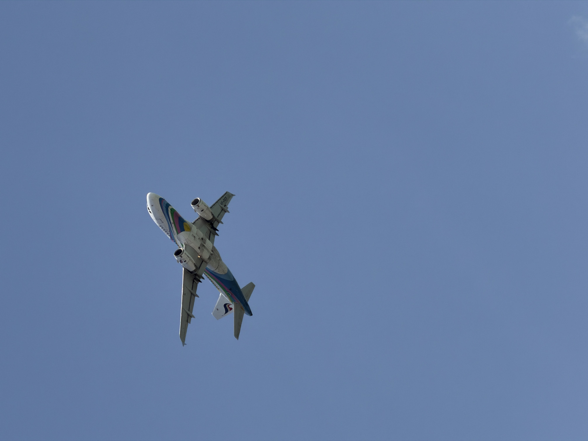 Overhead jet and street-level snapshots from Ko Samui