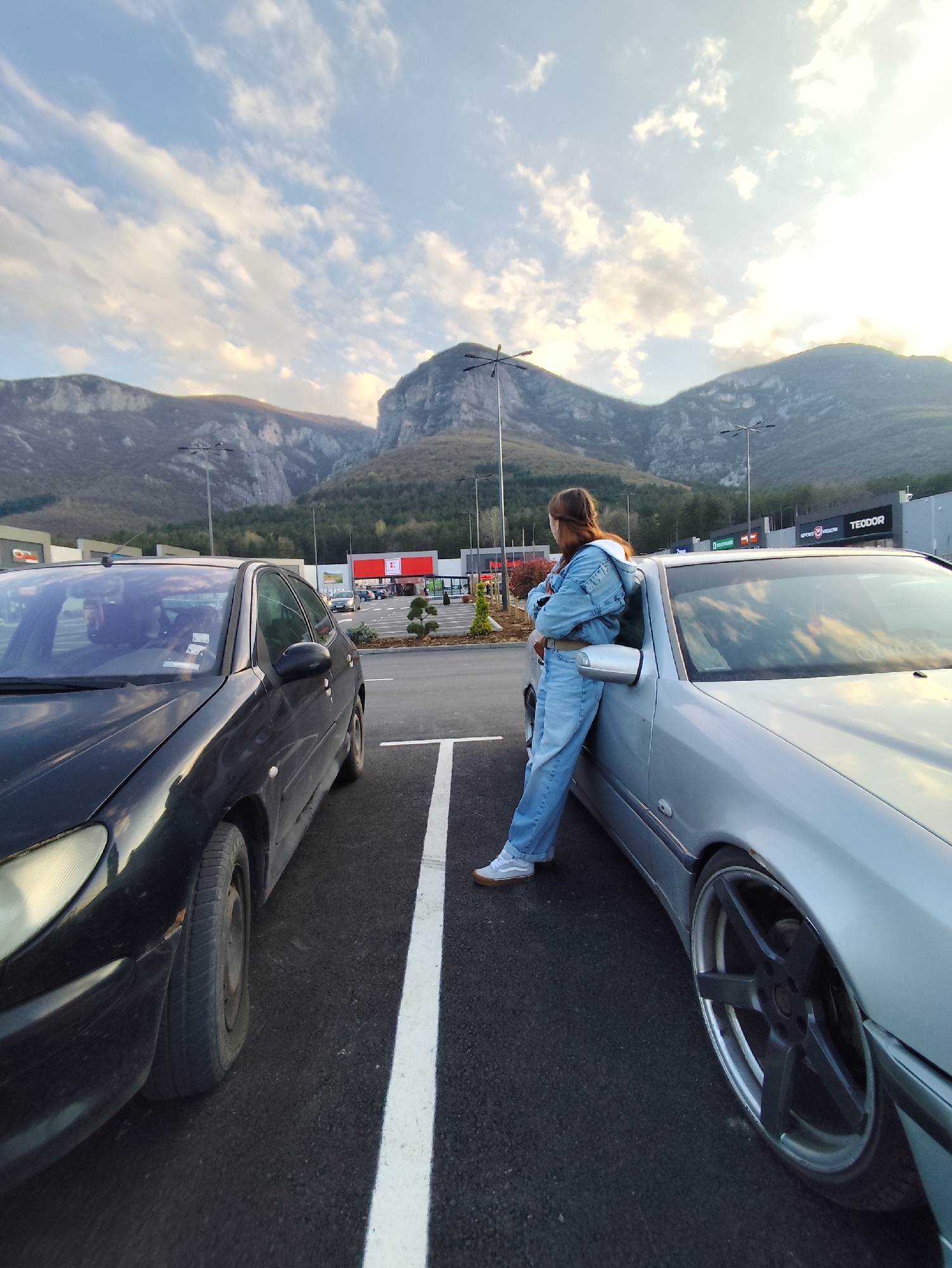 Person spotted at Vratsa shopping center parking lot
