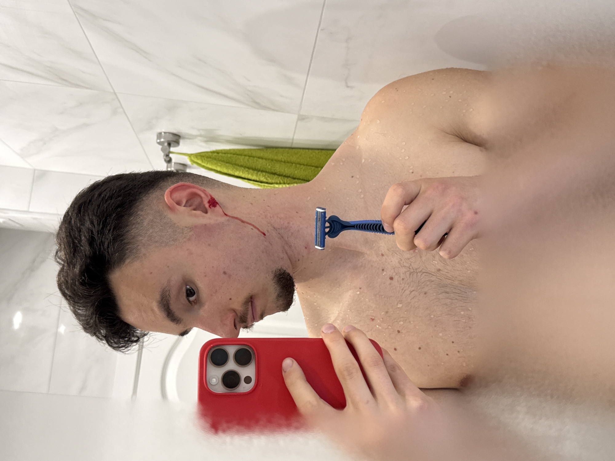 Man cuts himself while shaving, takes selfies in Sofia bathroom