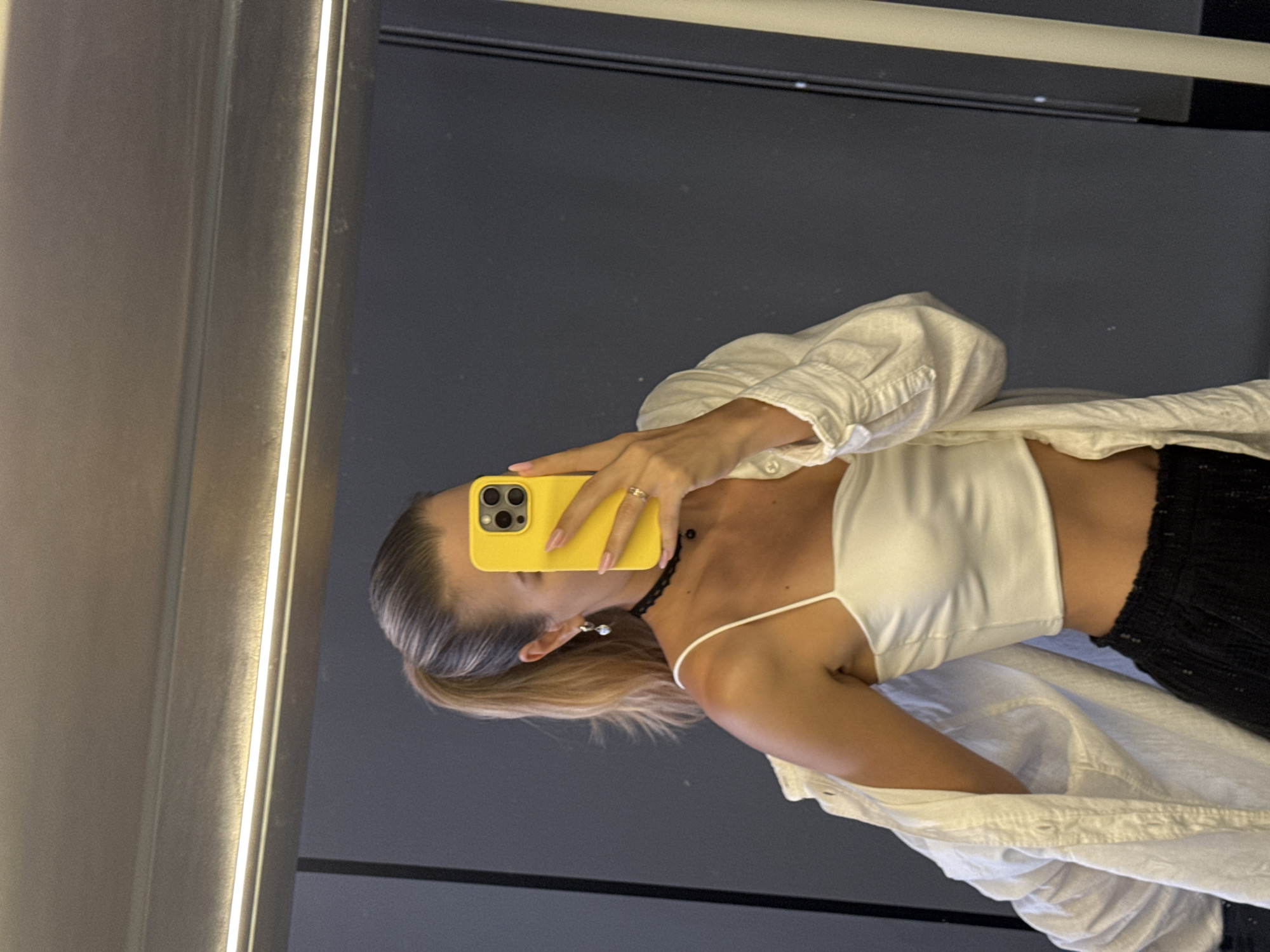 Woman documents mirror selfie, thermometer reading captured same timeframe