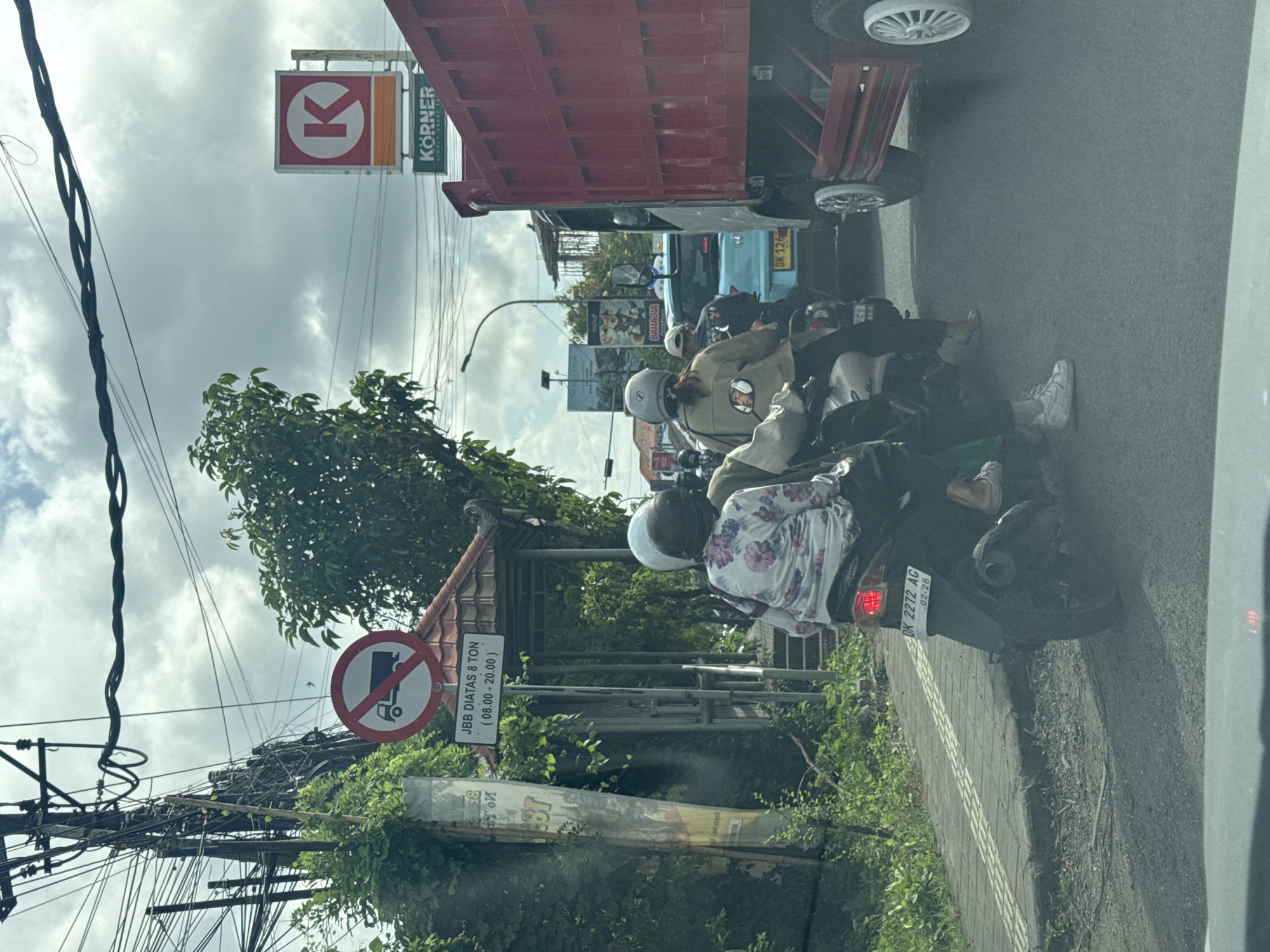 Traffic congestion observed in Kuta Selatan during early morning hours