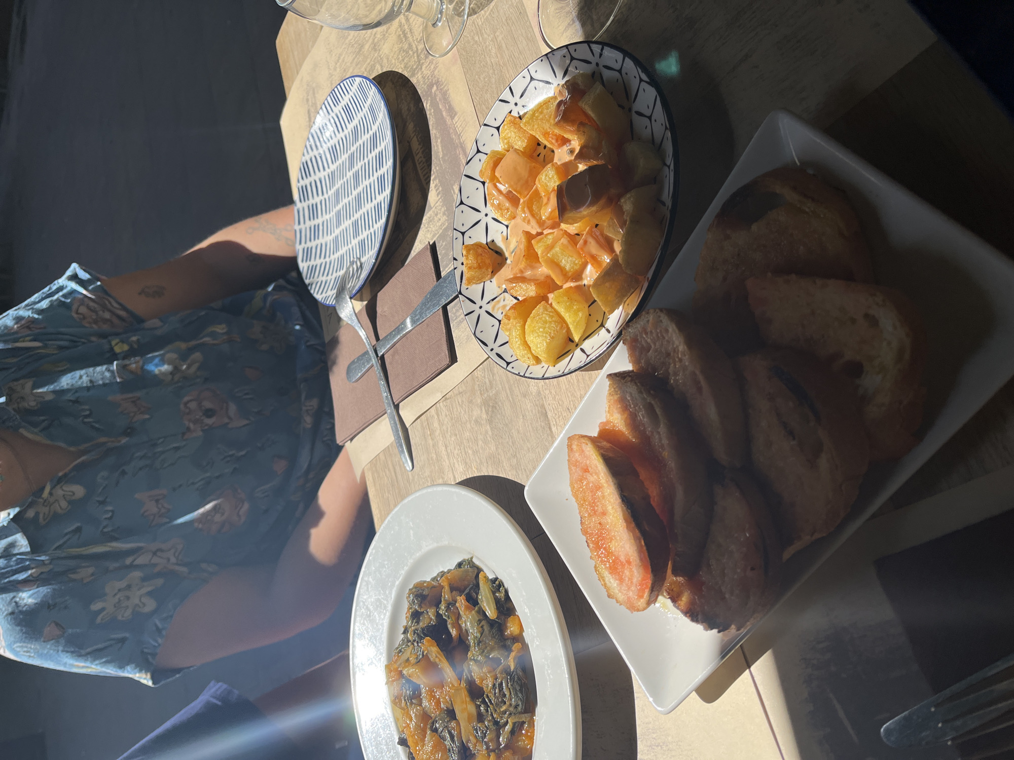 Barcelona midday scenes: tapas, ceramics shop, sangria documented