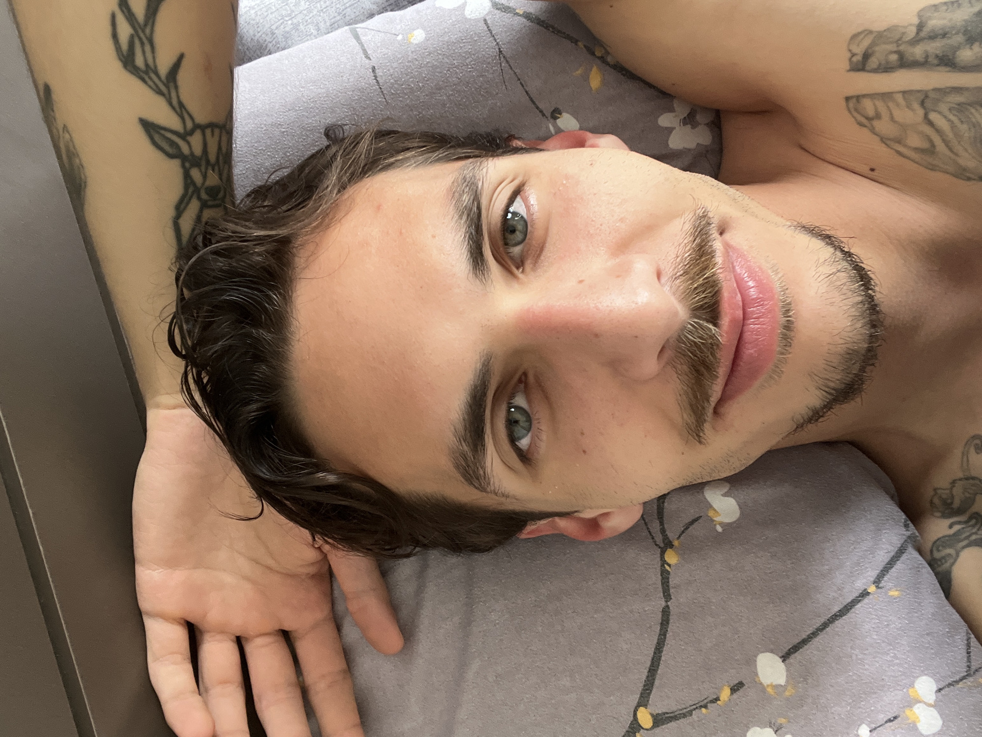 Tattooed man observed resting in Rafailovići, Montenegro