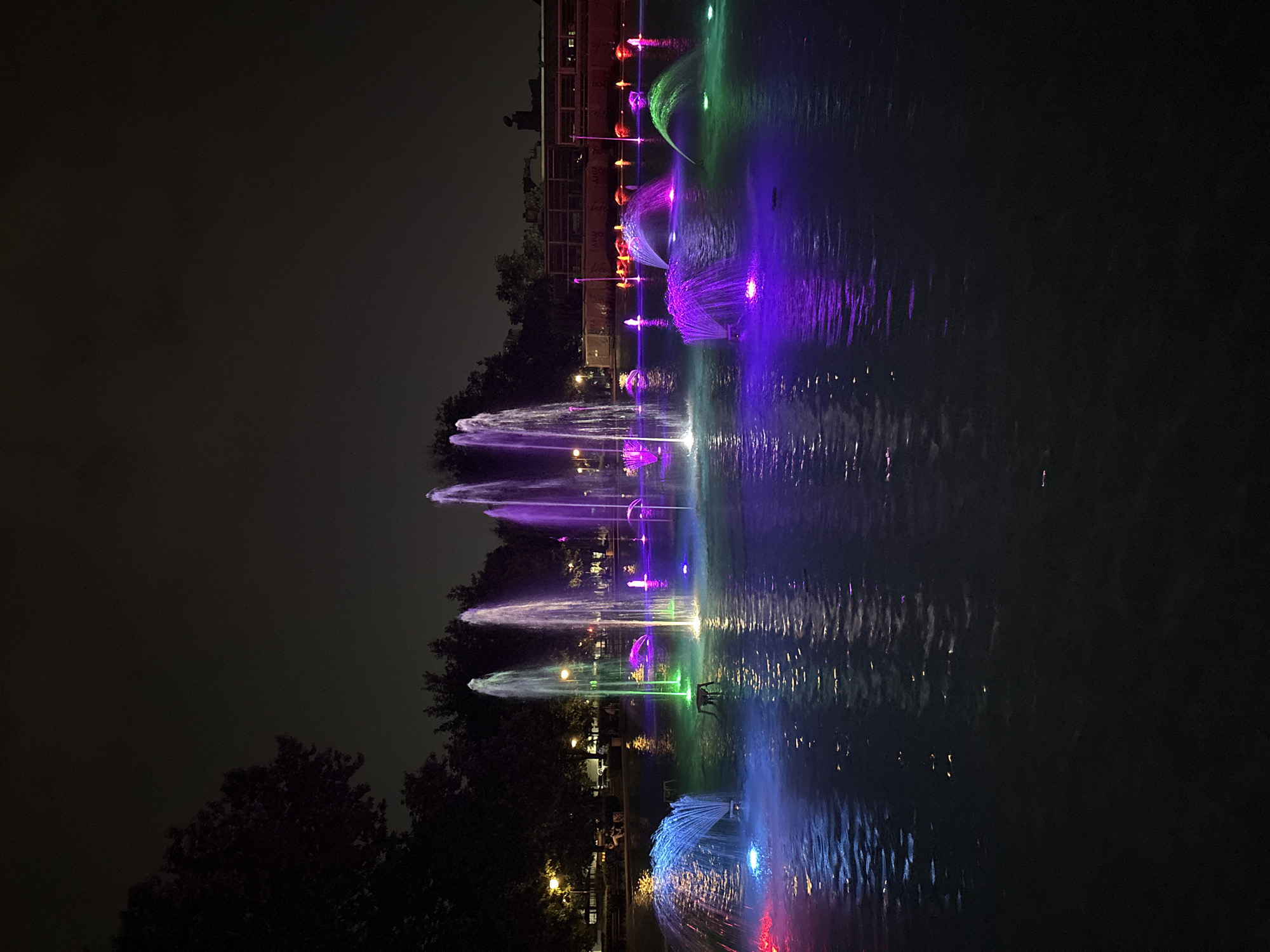 Evening fountain display observed at Barcelona's Parc de l'Espanya Industrial