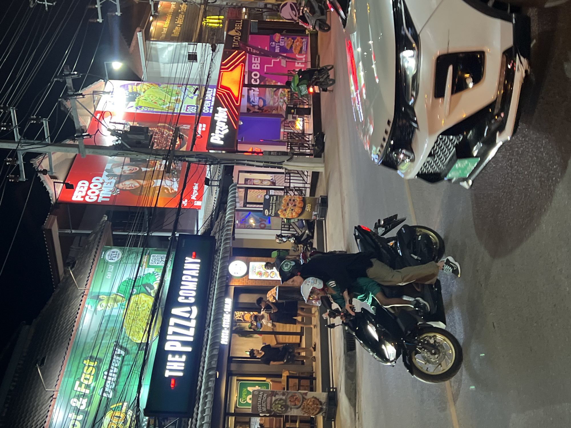 Baan Bo Phut nightlife: food, scooters, shops, and street scenes