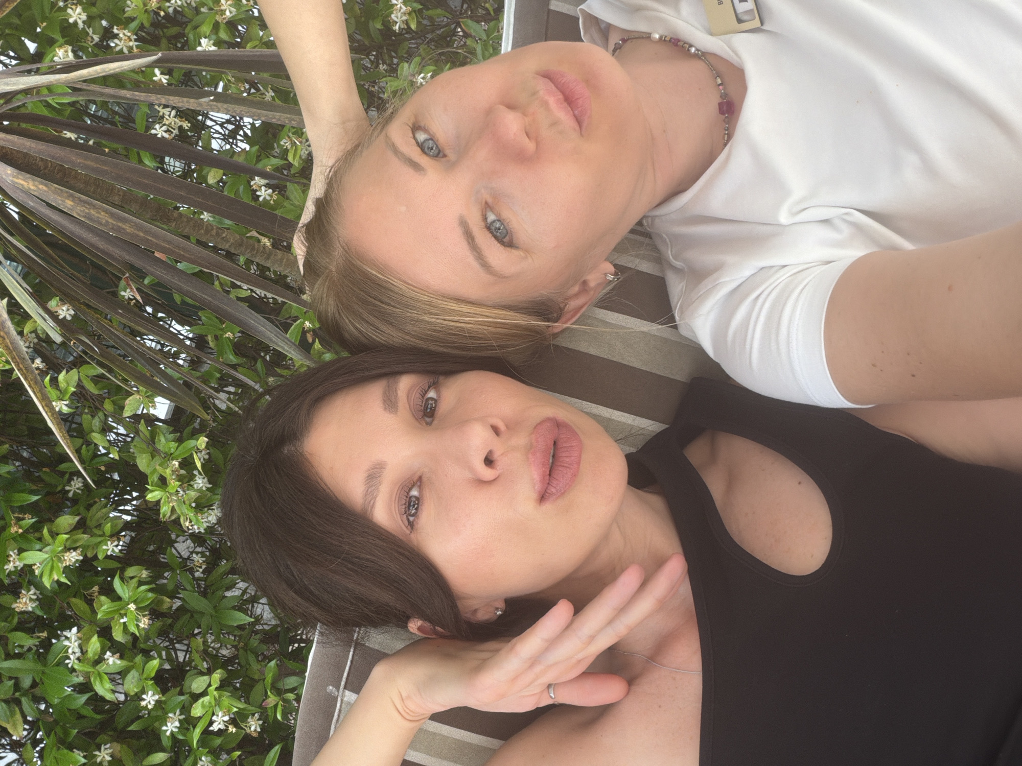 Selfie in front of a flowering hedge in Sochi